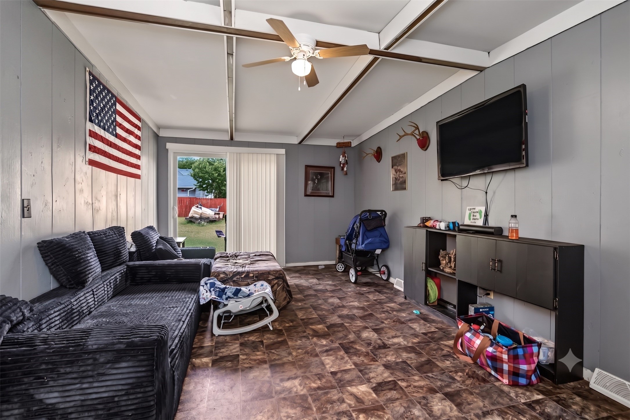 684 N Jackson Street Property Photo 4