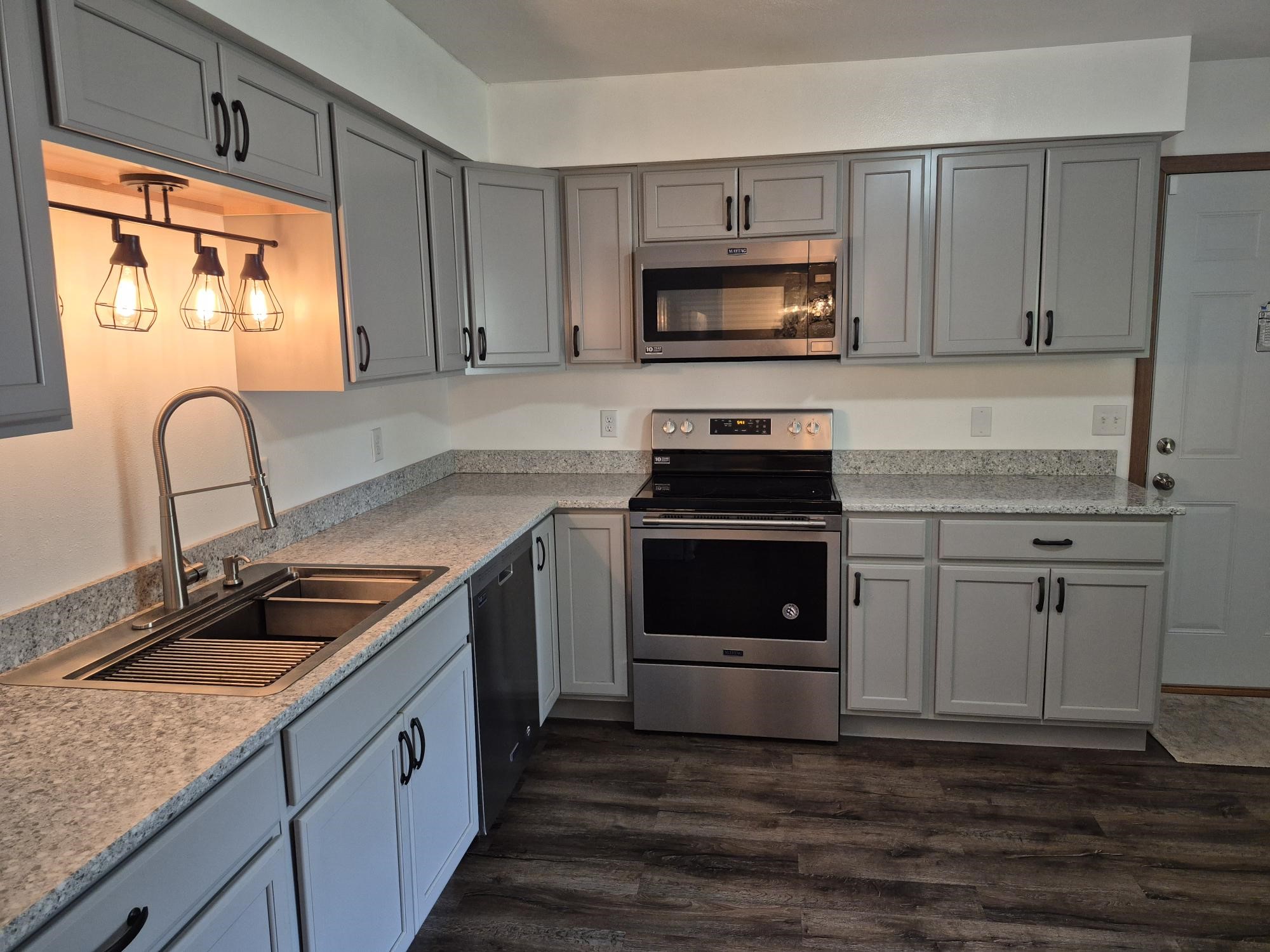 809 Kimberly Drive Property Photo 3
