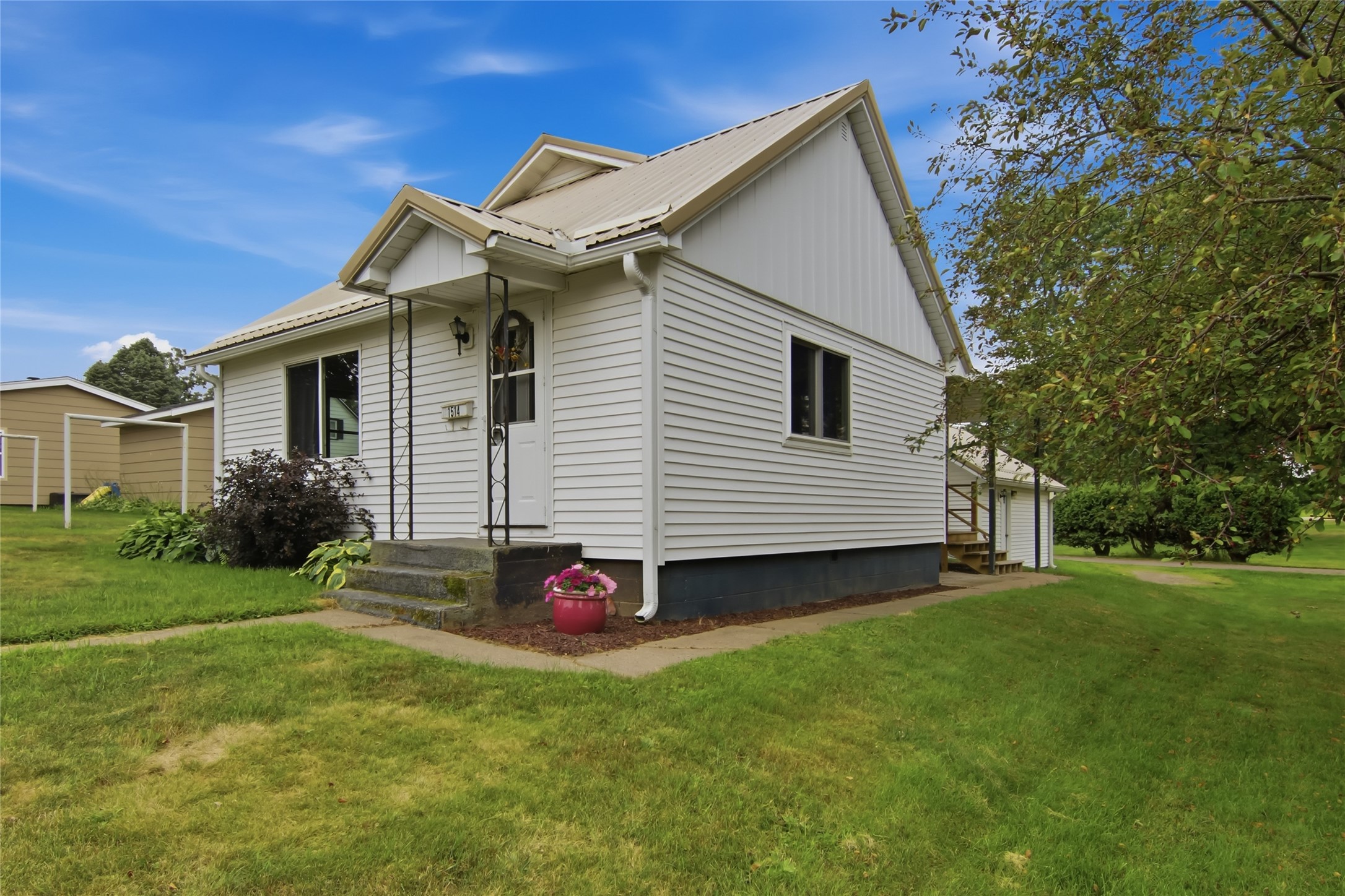 1514 6th Avenue Property Photo 2