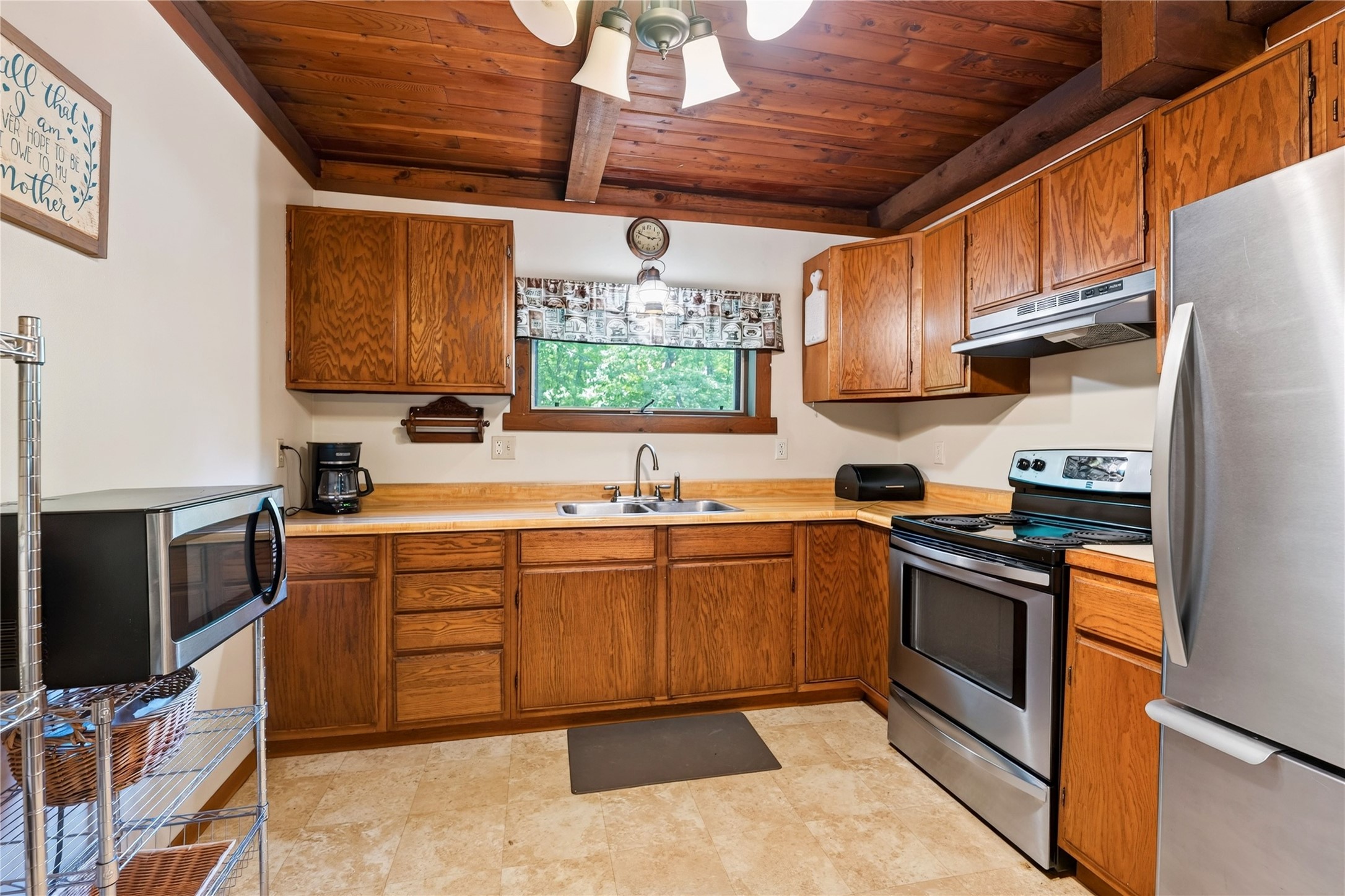 17605 Woodcrest Drive Property Photo 13