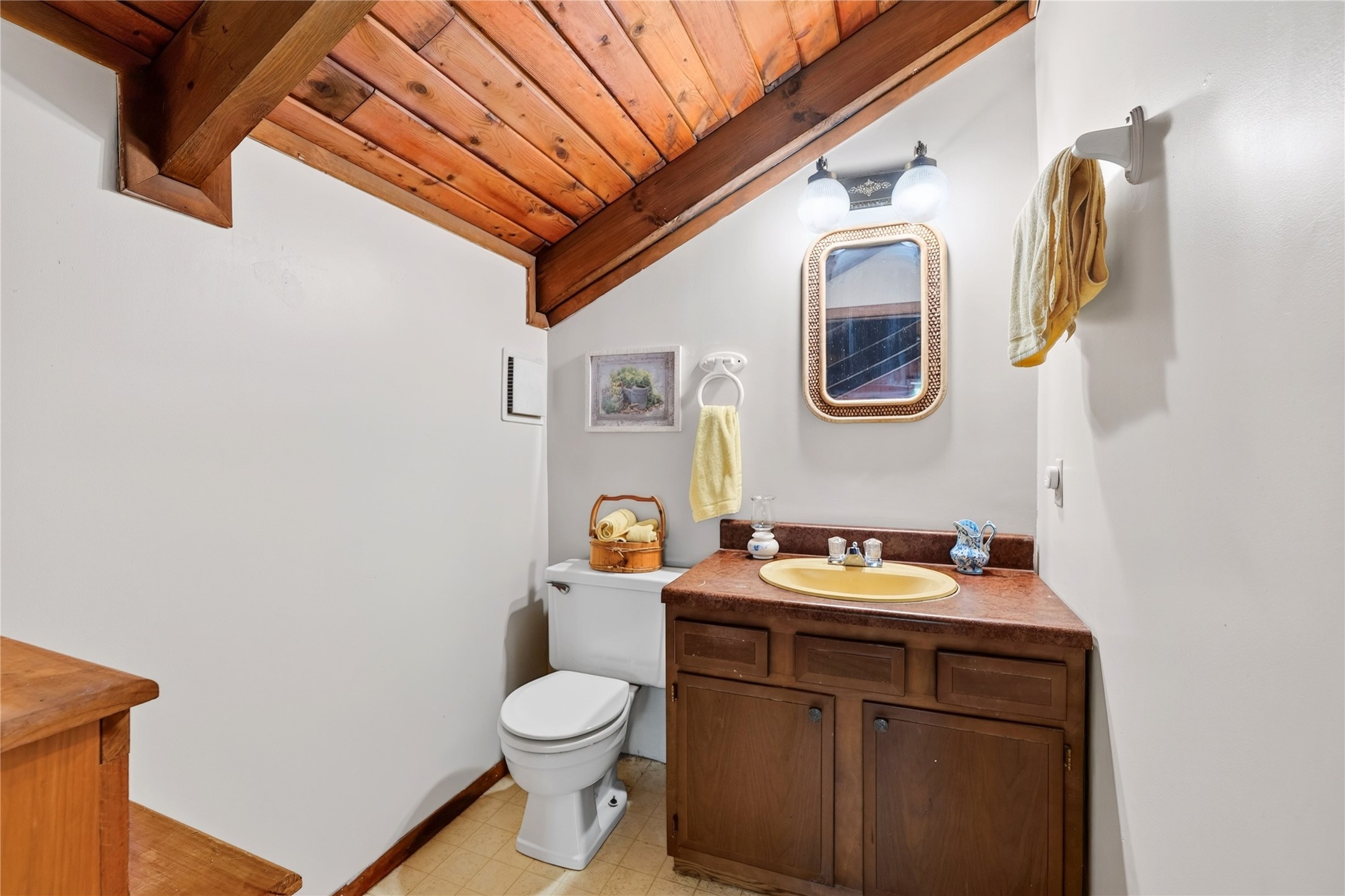 17605 Woodcrest Drive Property Photo 26