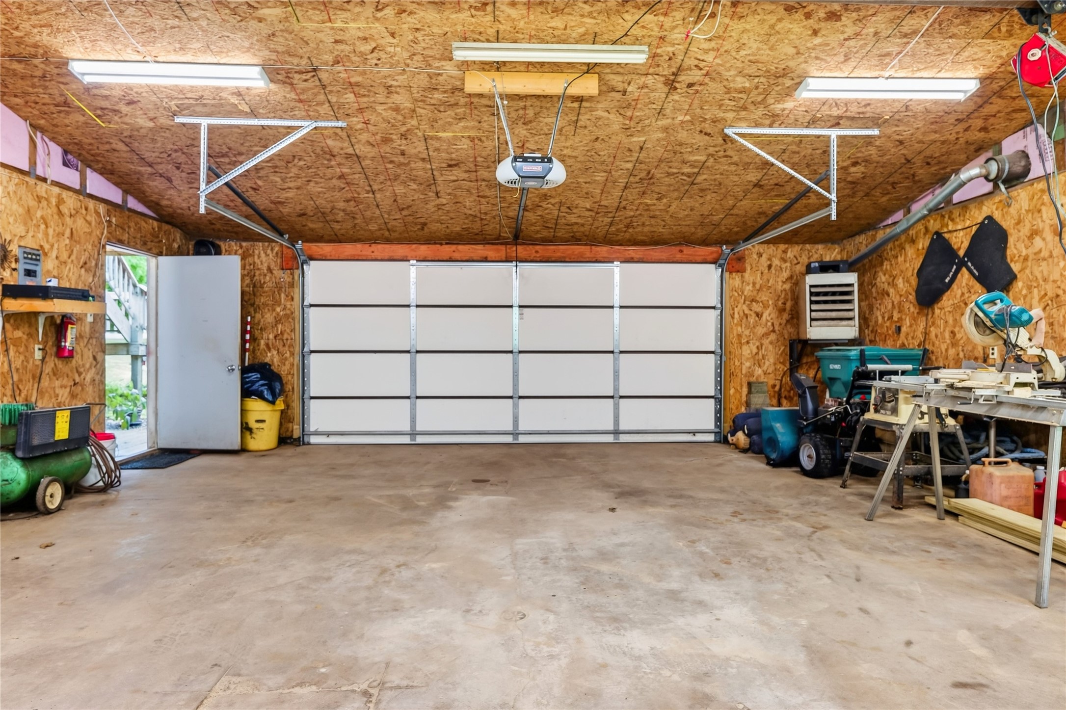 17605 Woodcrest Drive Property Photo 37