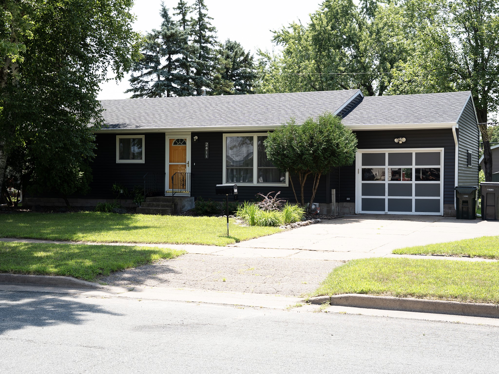 2411 Lynn Avenue Property Photo 1