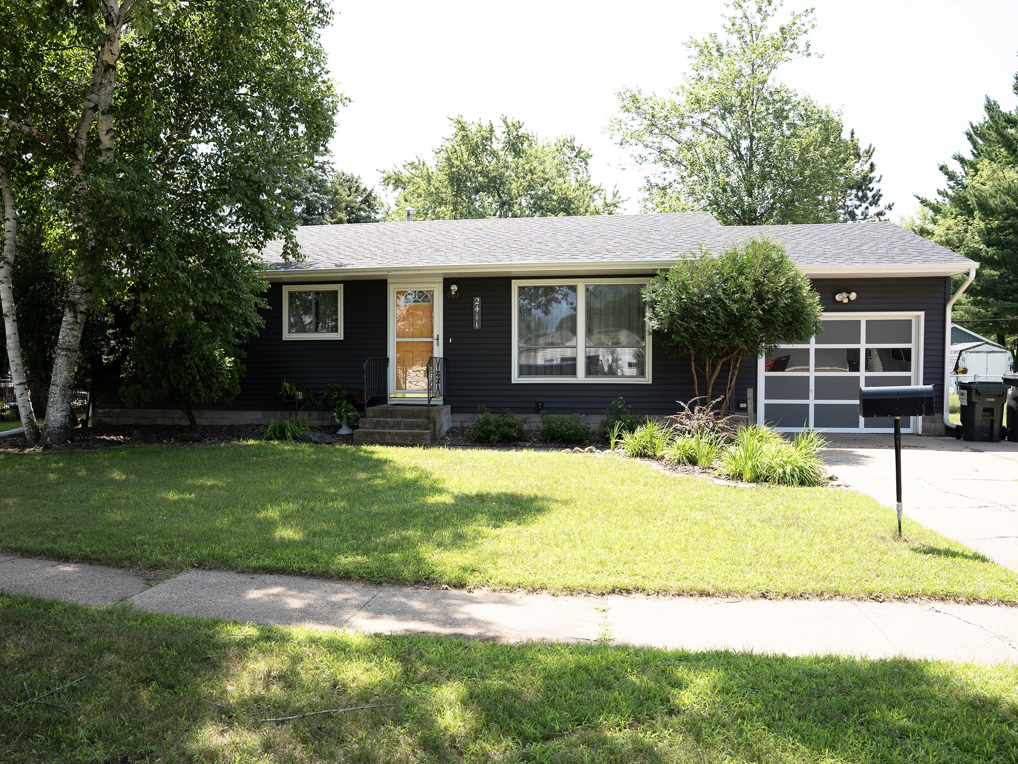 2411 Lynn Avenue Property Photo 2