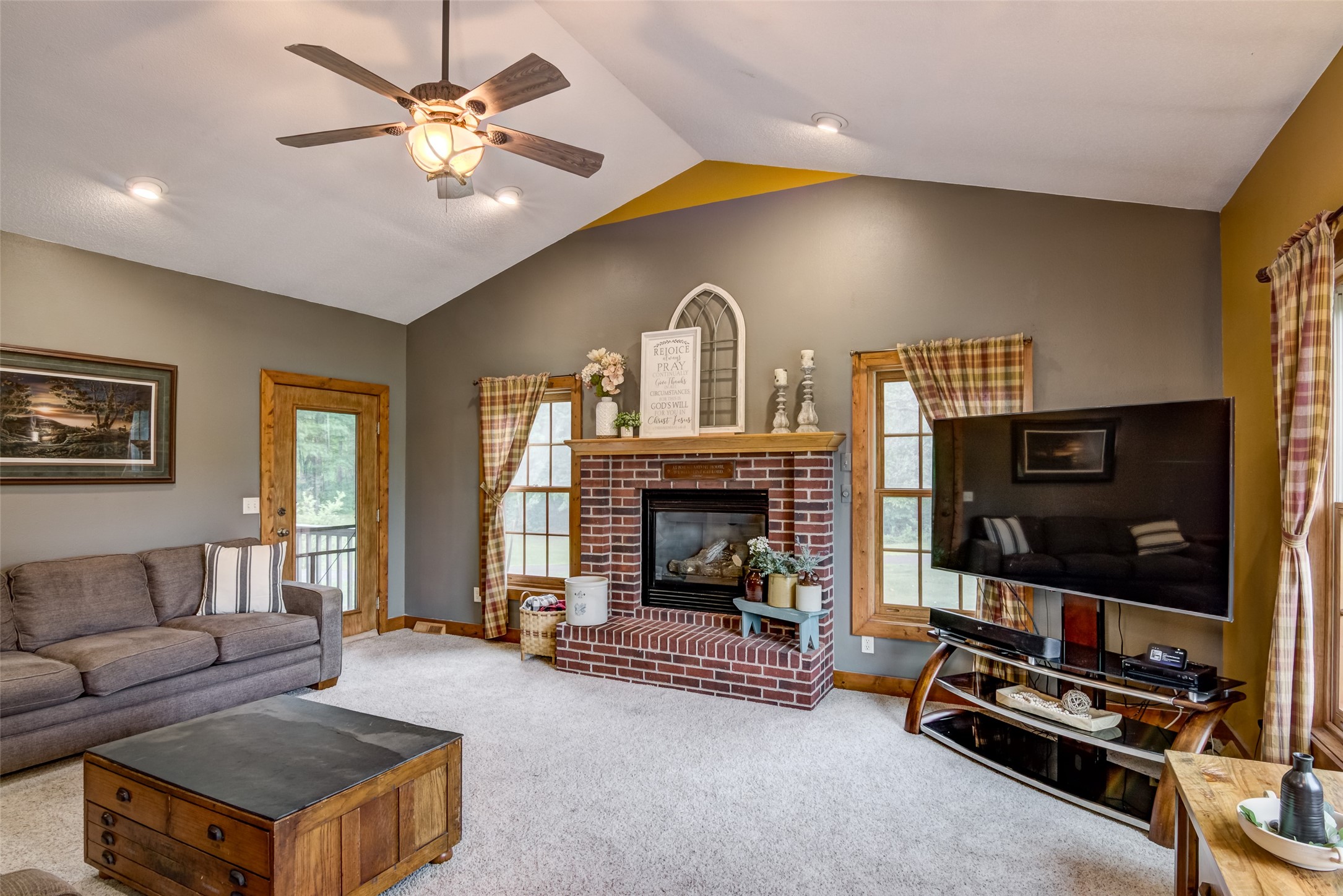 4825 N Taylor Road Property Photo 5