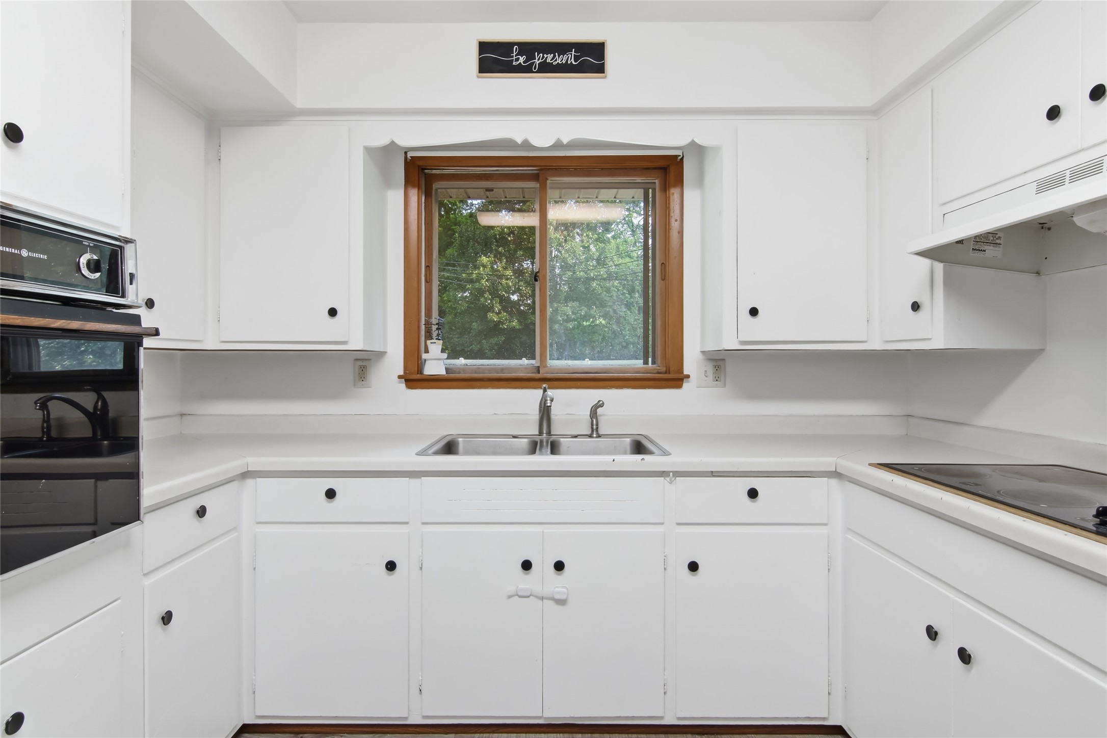 904 E Lexington Boulevard Property Photo 12