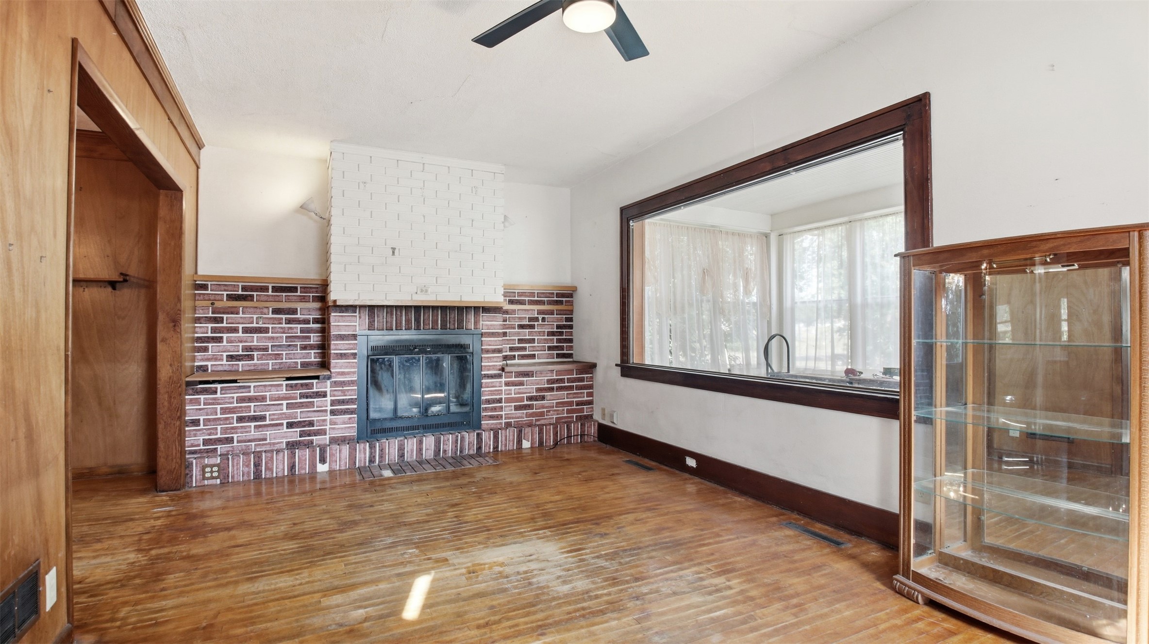 715 Water Street Property Photo 4