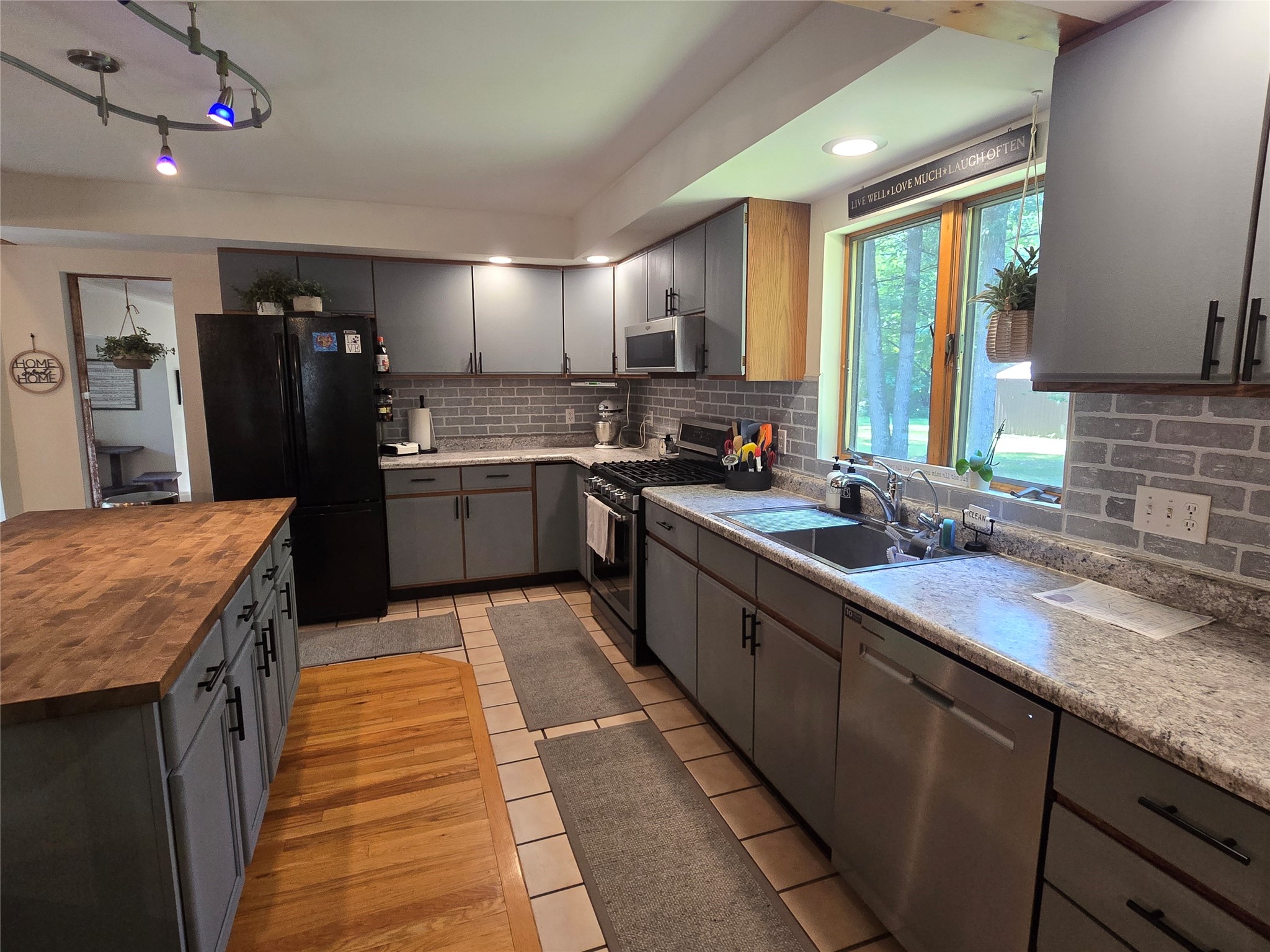 660 27 3/4 Street Property Photo 15