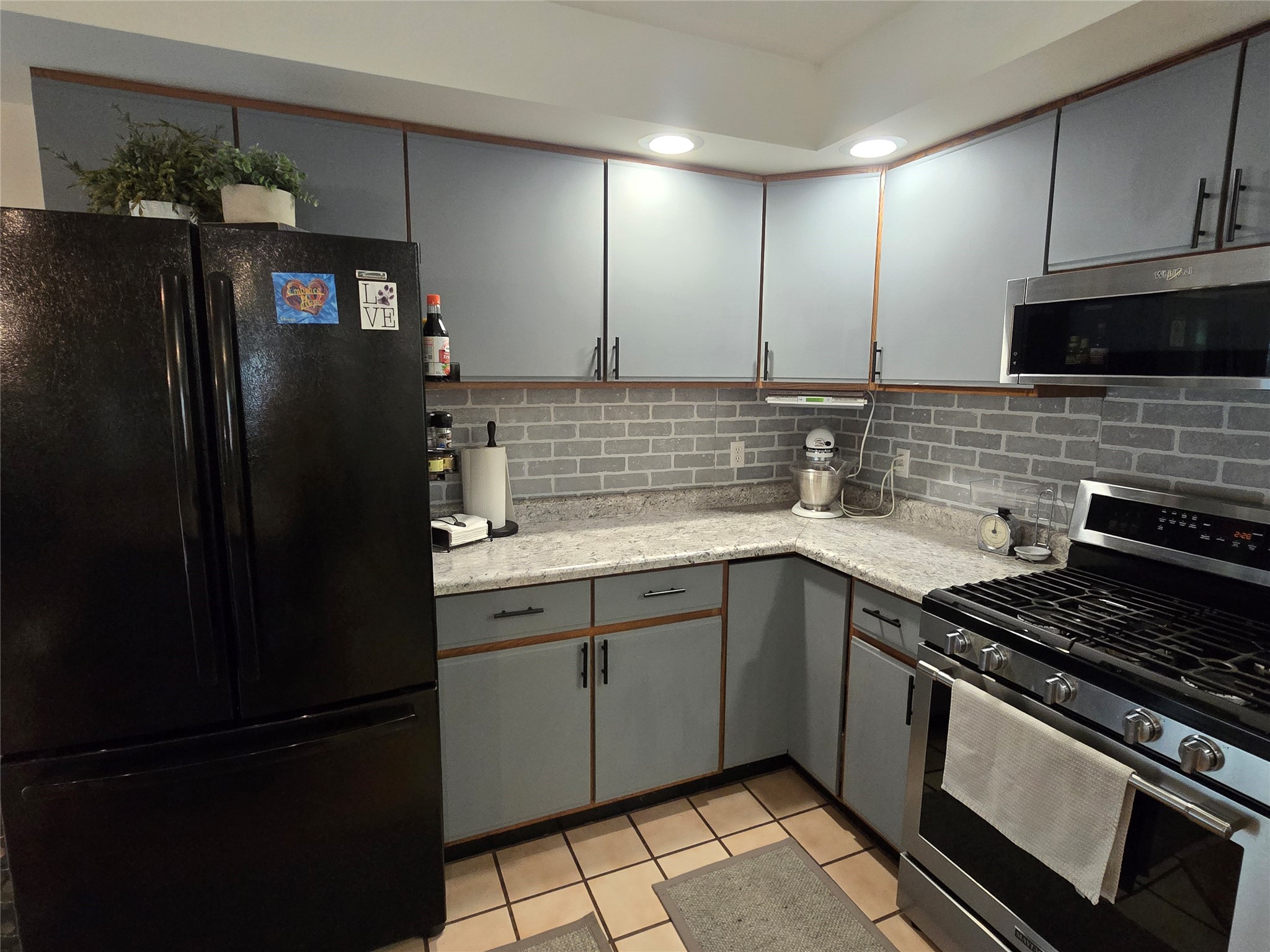 660 27 3/4 Street Property Photo 17
