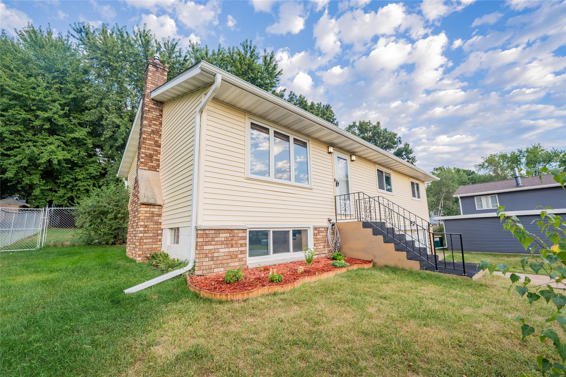 1127 5th Street E Property Photo 1