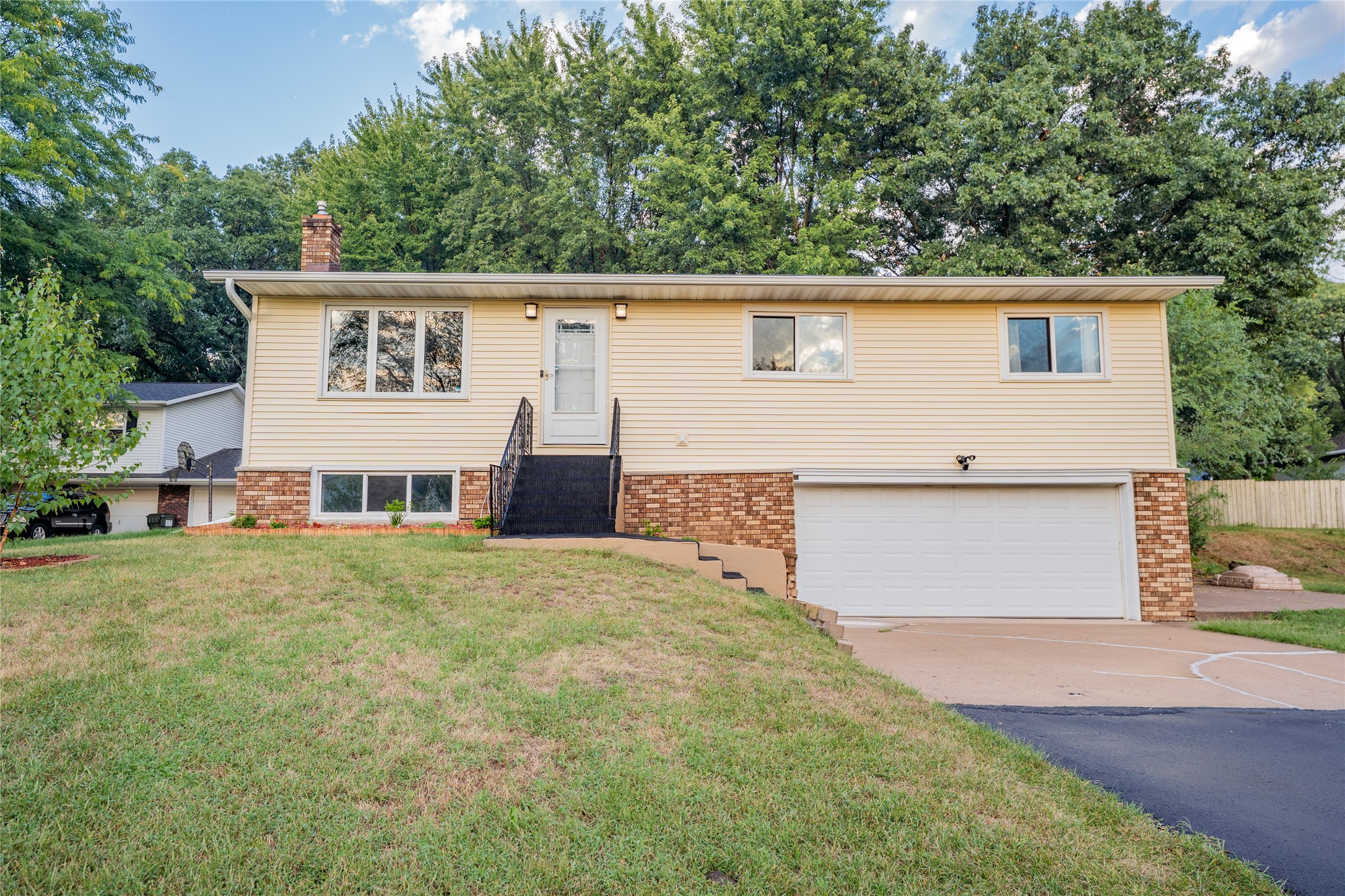 1127 5th Street E Property Photo 2