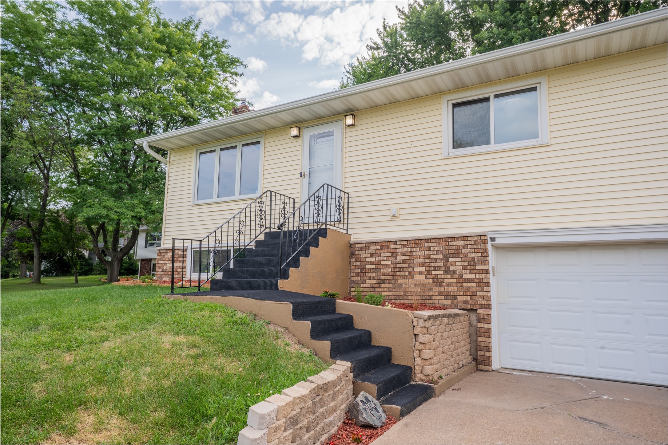 1127 5th Street E Property Photo 3