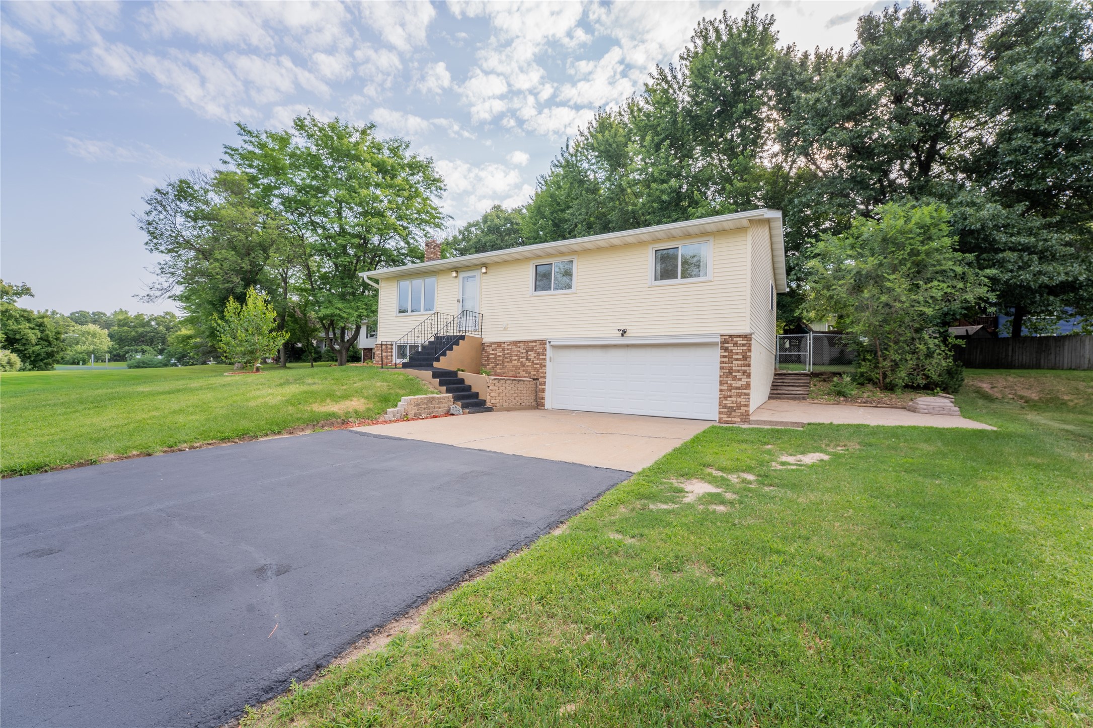 1127 5th Street E Property Photo 40