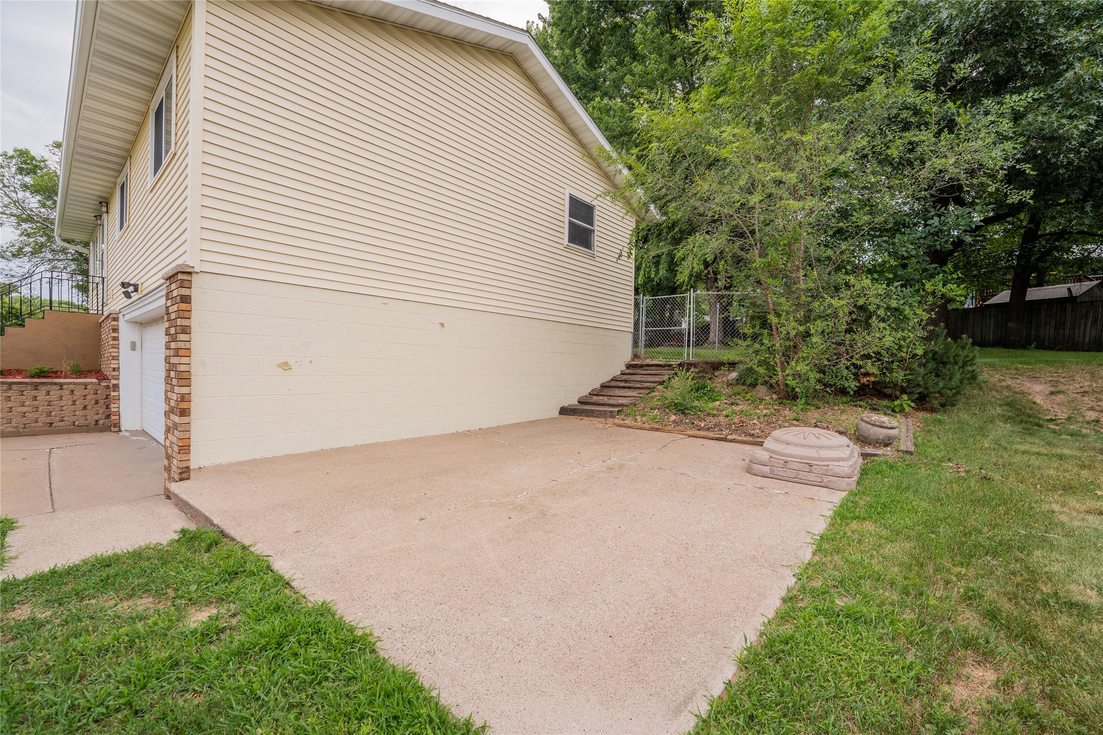1127 5th Street E Property Photo 41