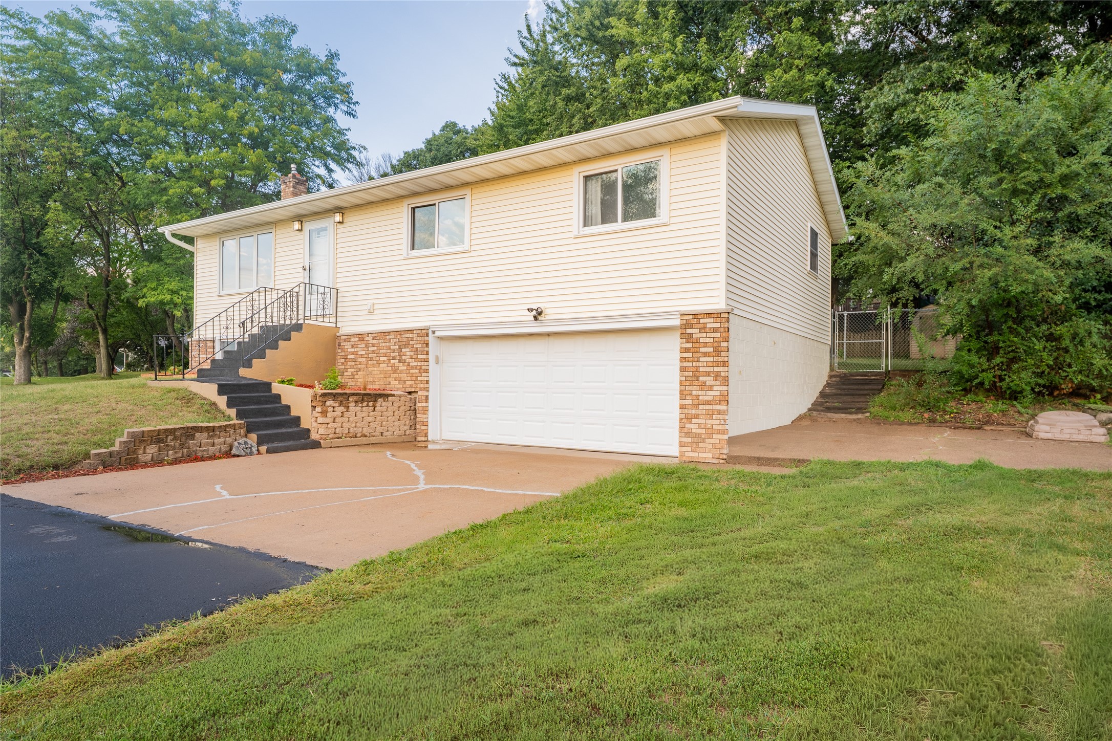 1127 5th Street E Property Photo 41