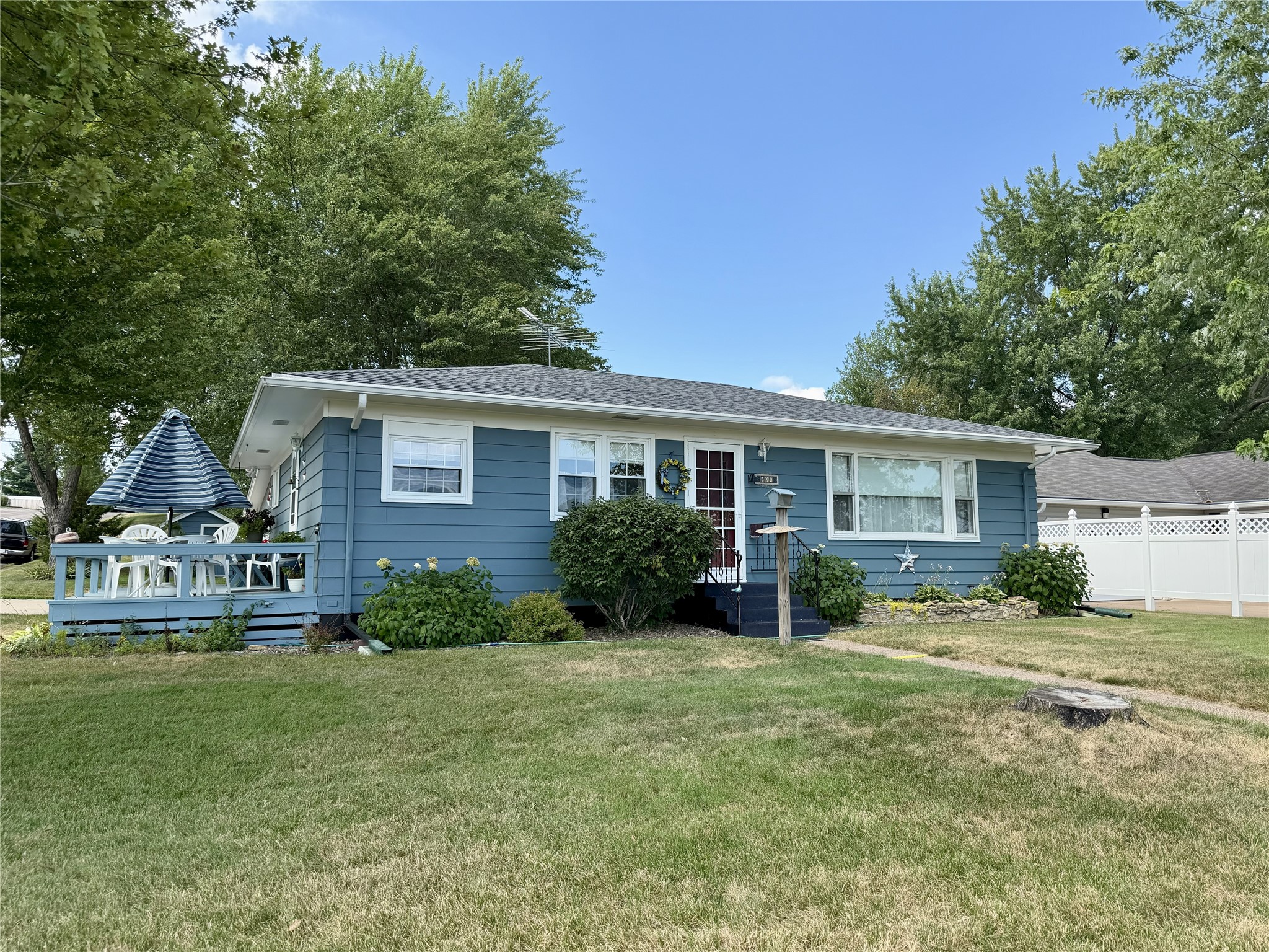 404 Edward Street Property Photo 1