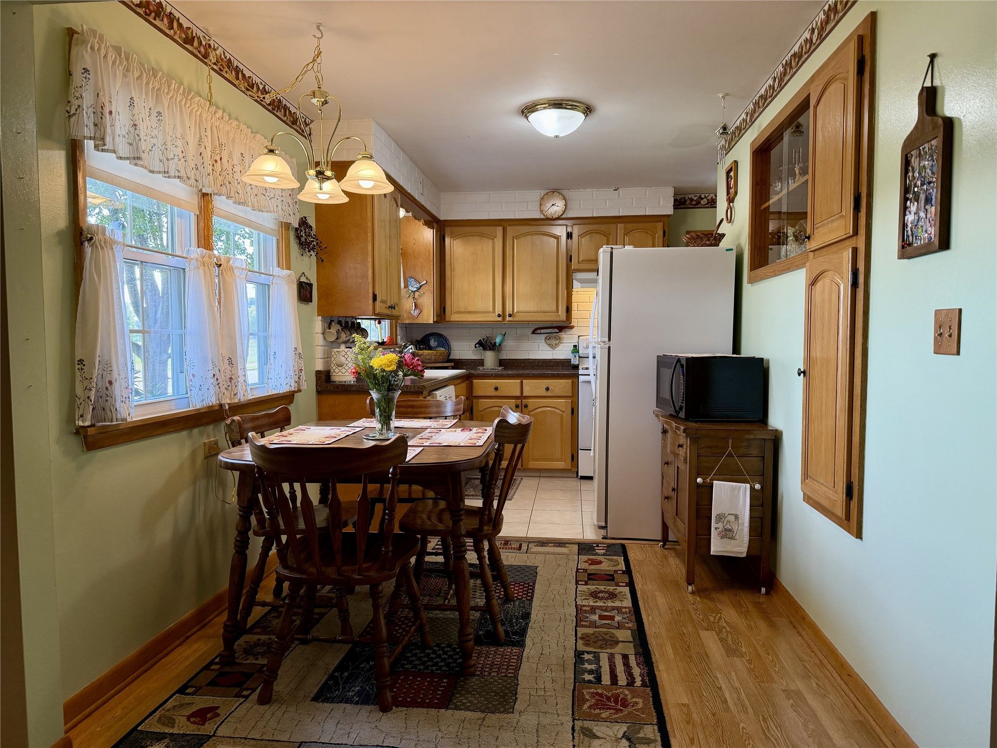 404 Edward Street Property Photo 4