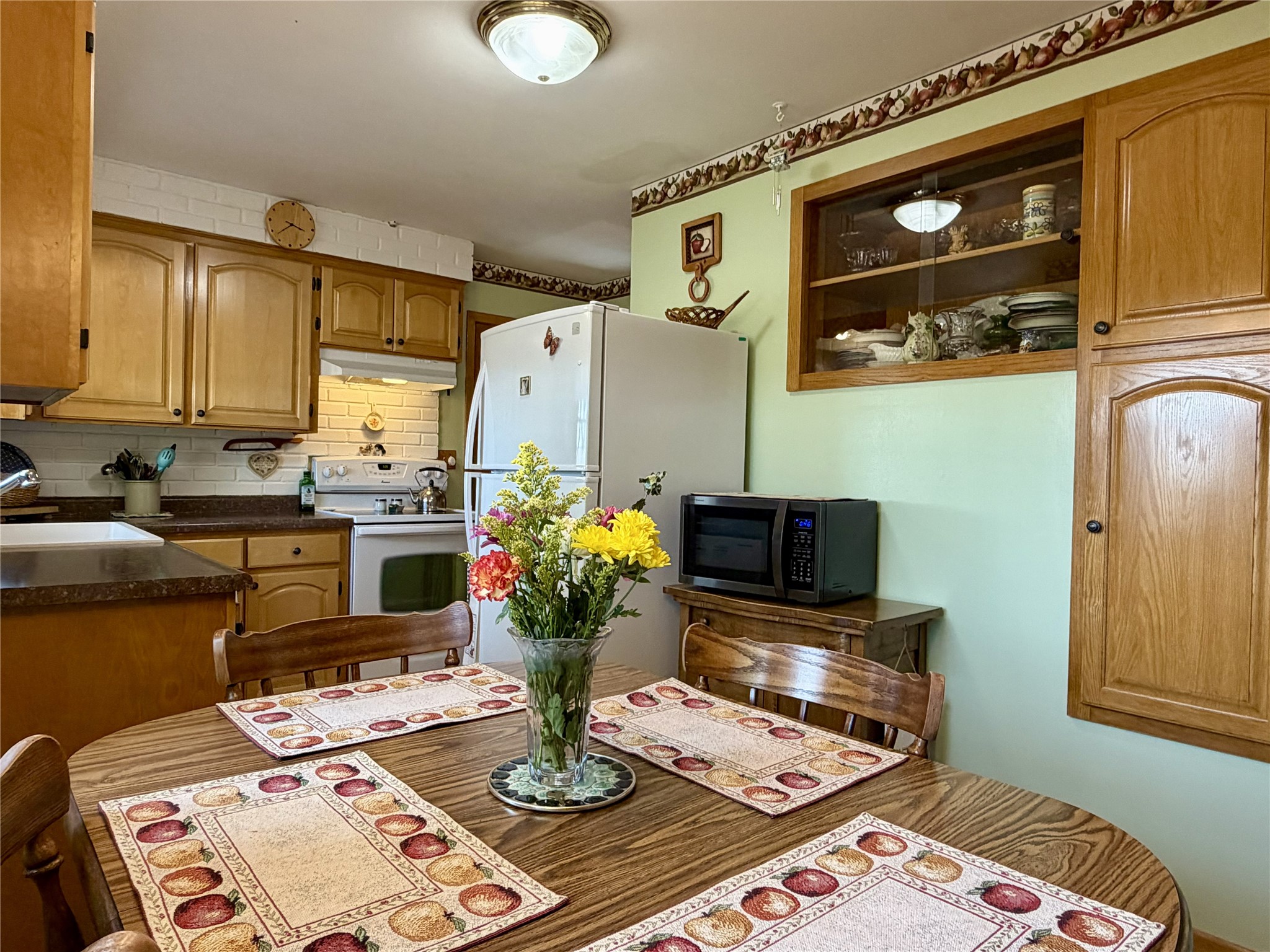 404 Edward Street Property Photo 8