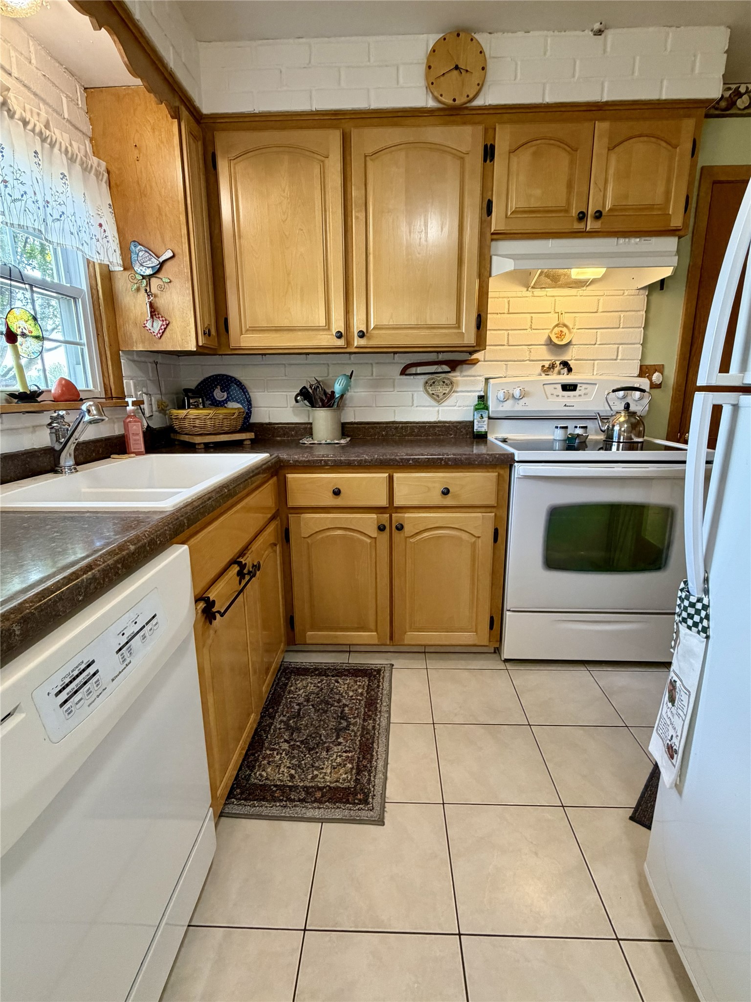 404 Edward Street Property Photo 10