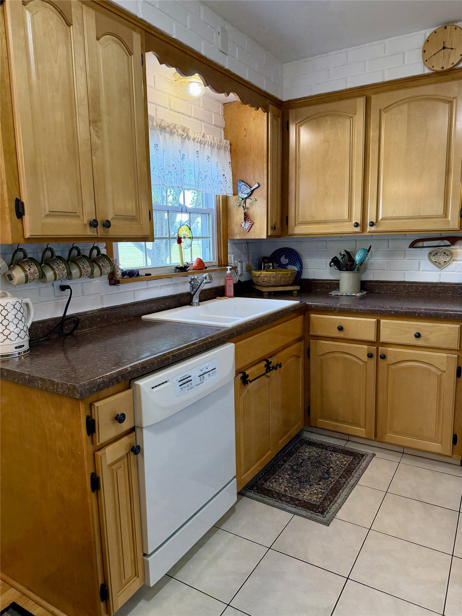 404 Edward Street Property Photo 12