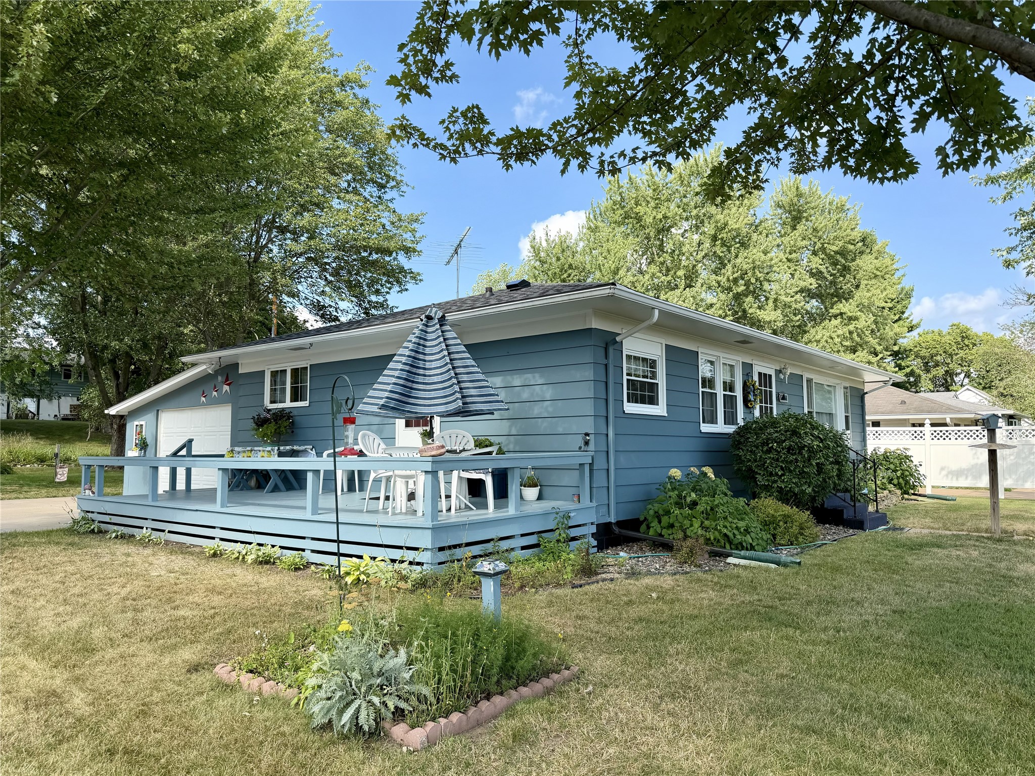 404 Edward Street Property Photo 28