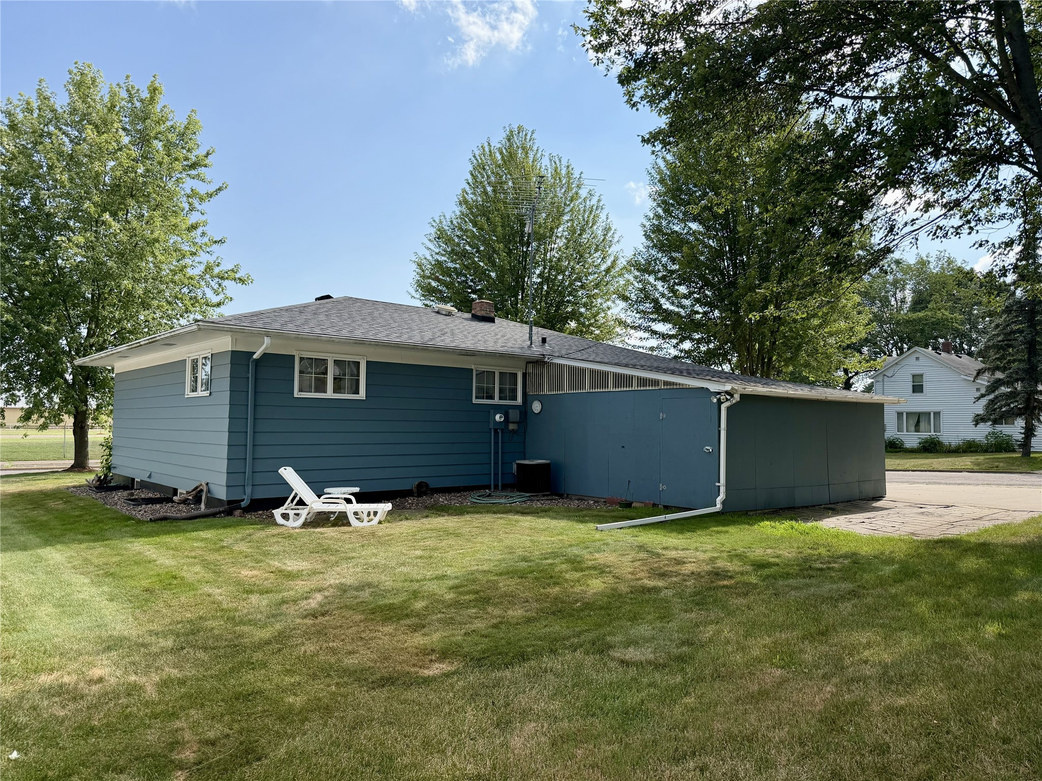 404 Edward Street Property Photo 31