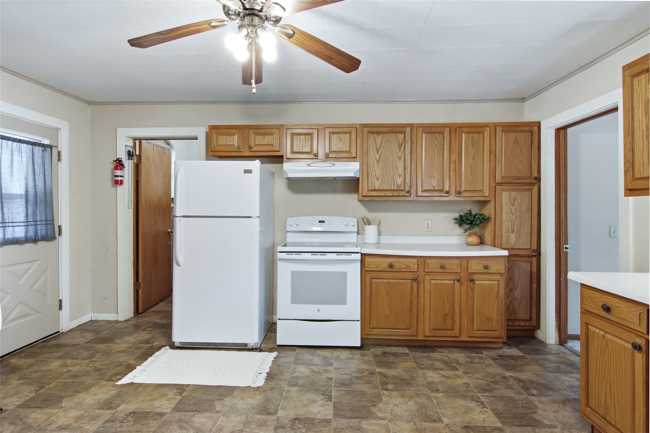 125 W Mills Street Property Photo 7