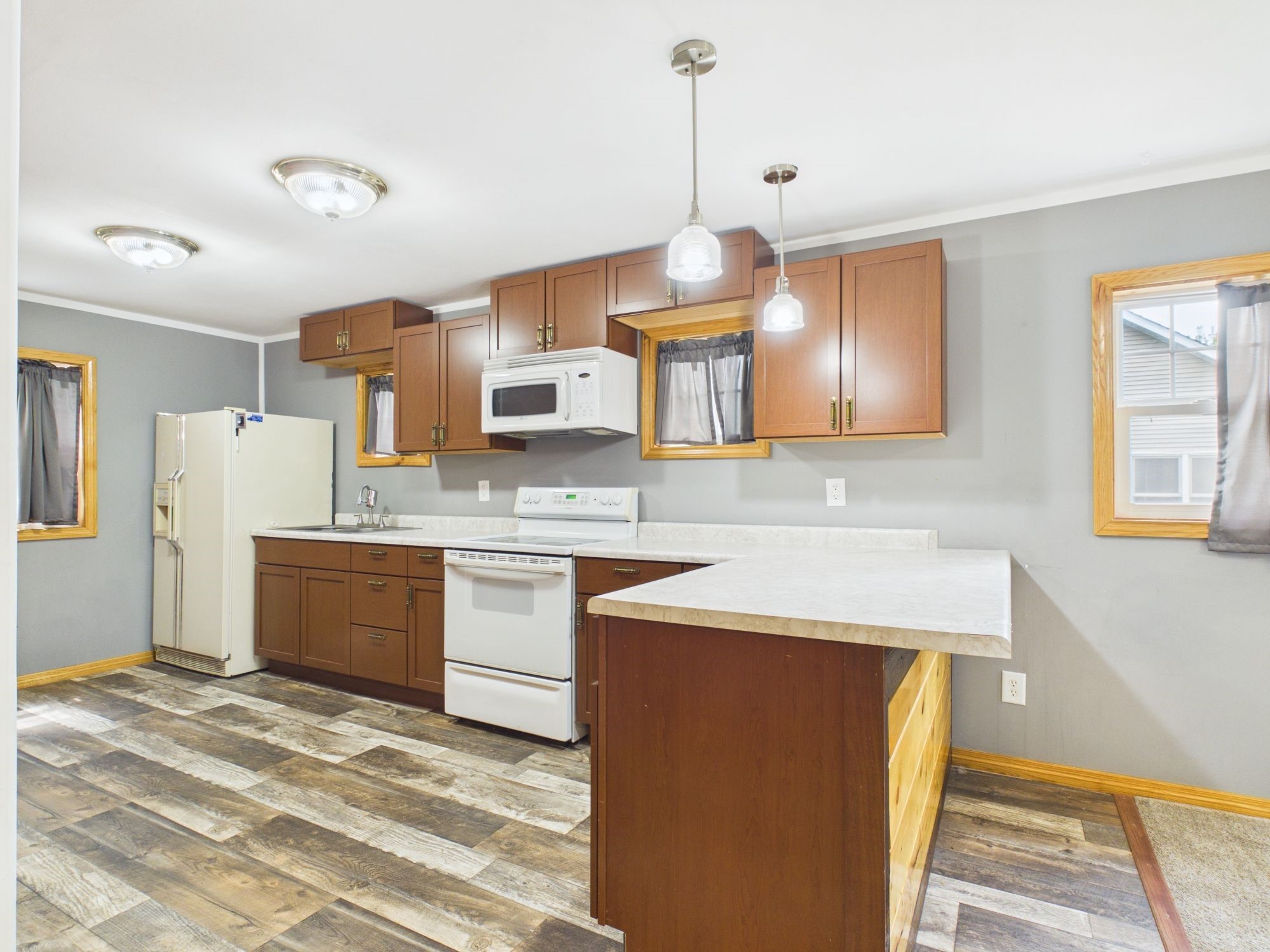 7637 County Road B Property Photo 4