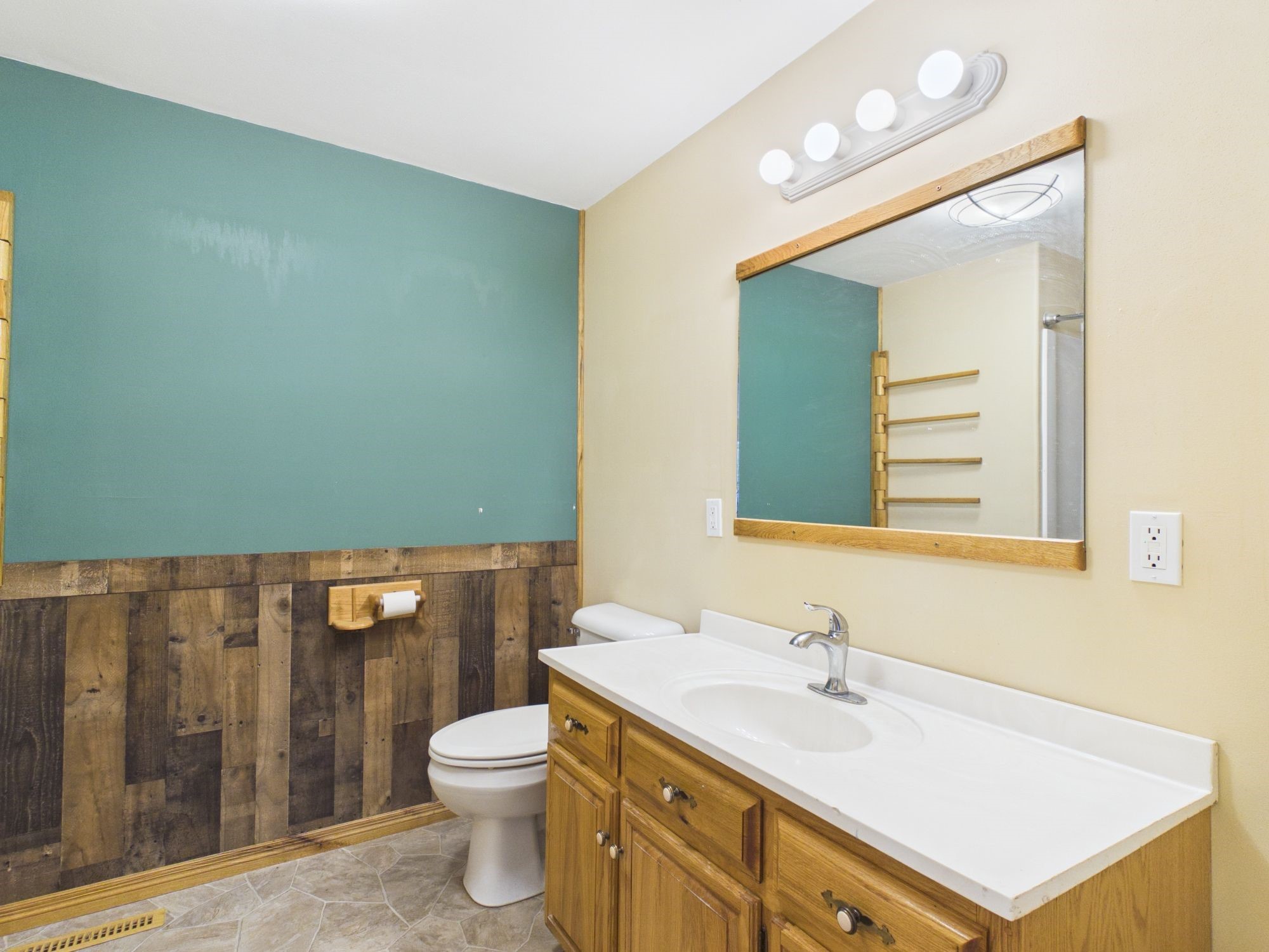 7637 County Road B Property Photo 10