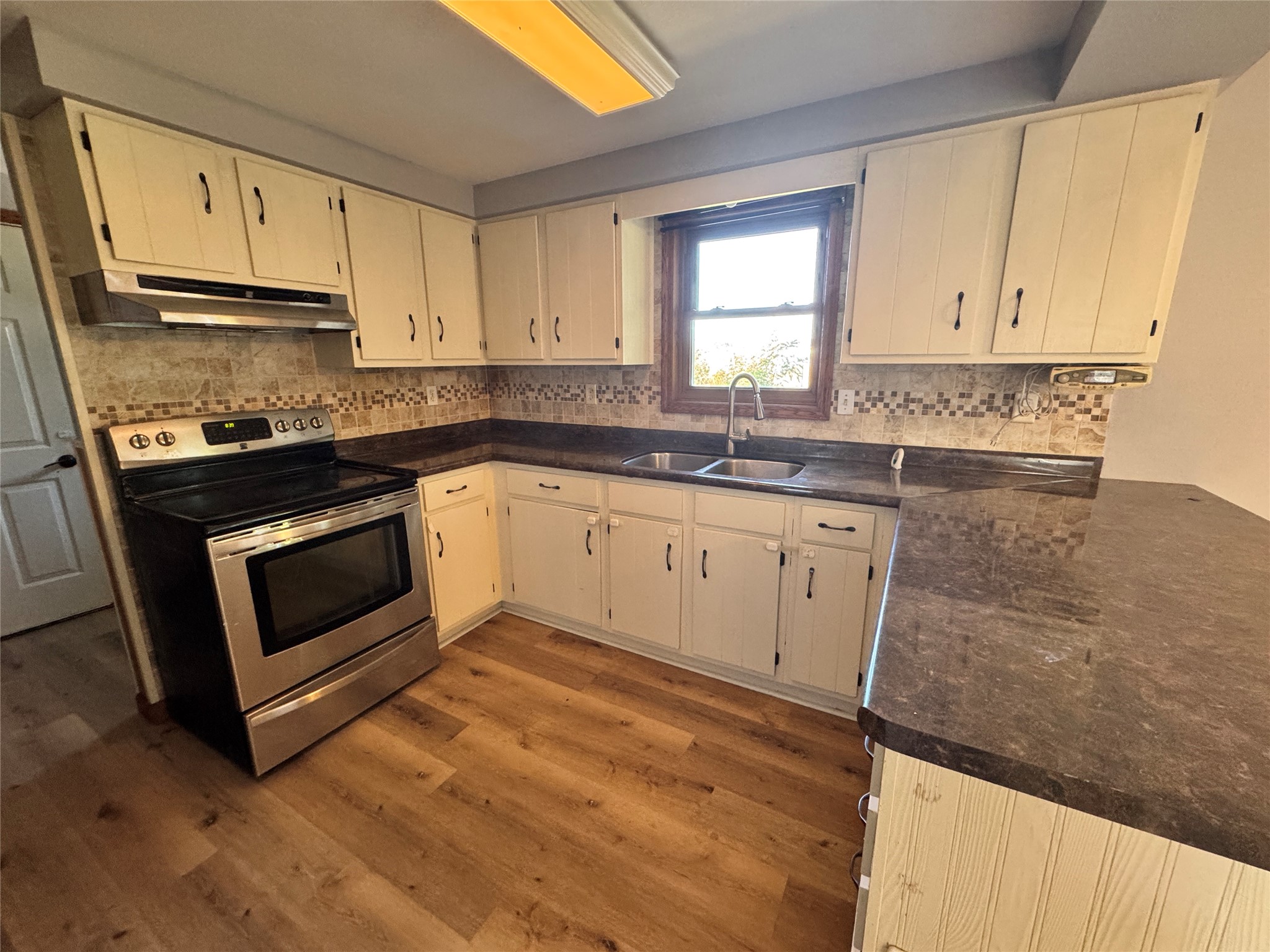 804 Thompson Street Property Photo 4