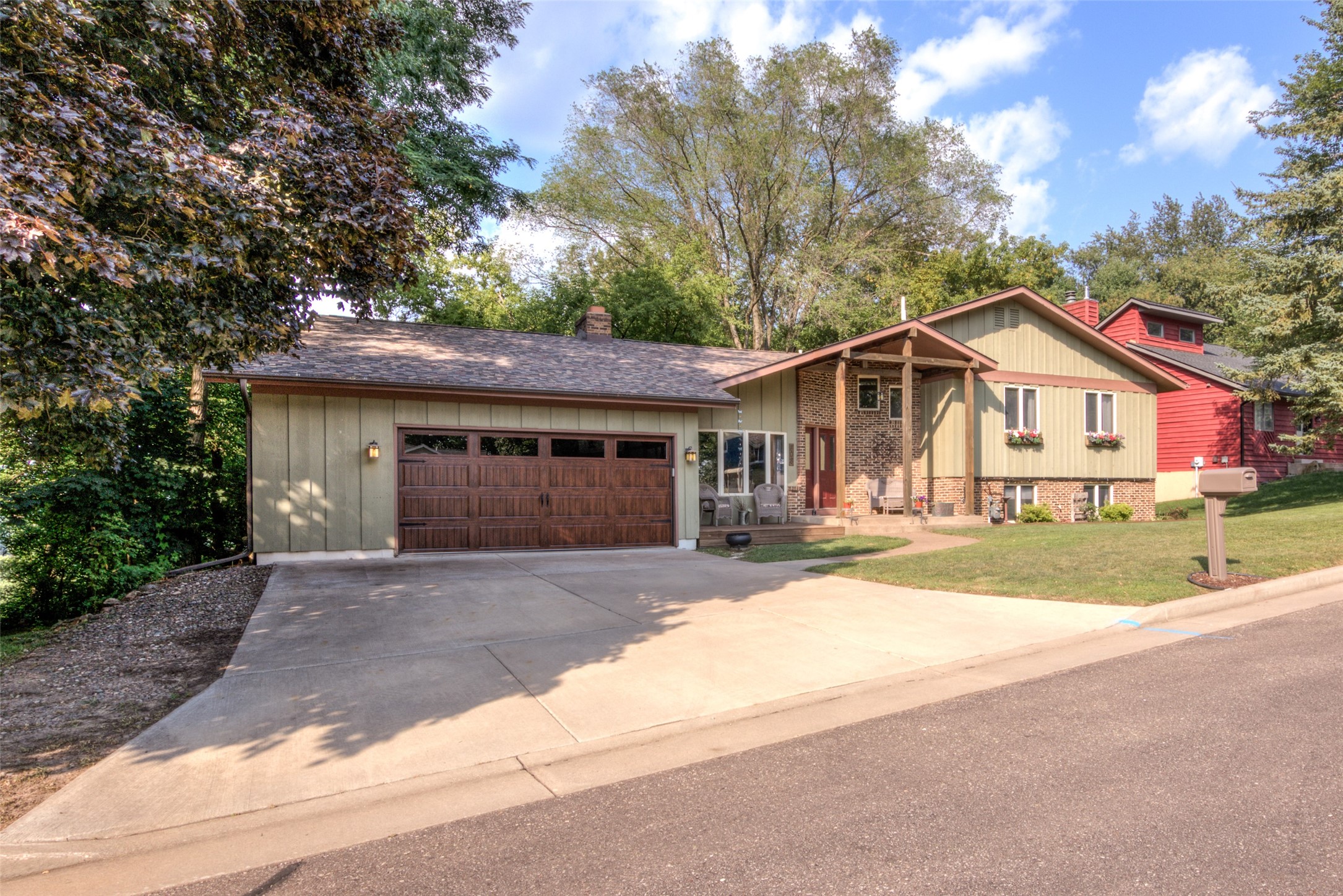 608 Manor Court Property Photo 1