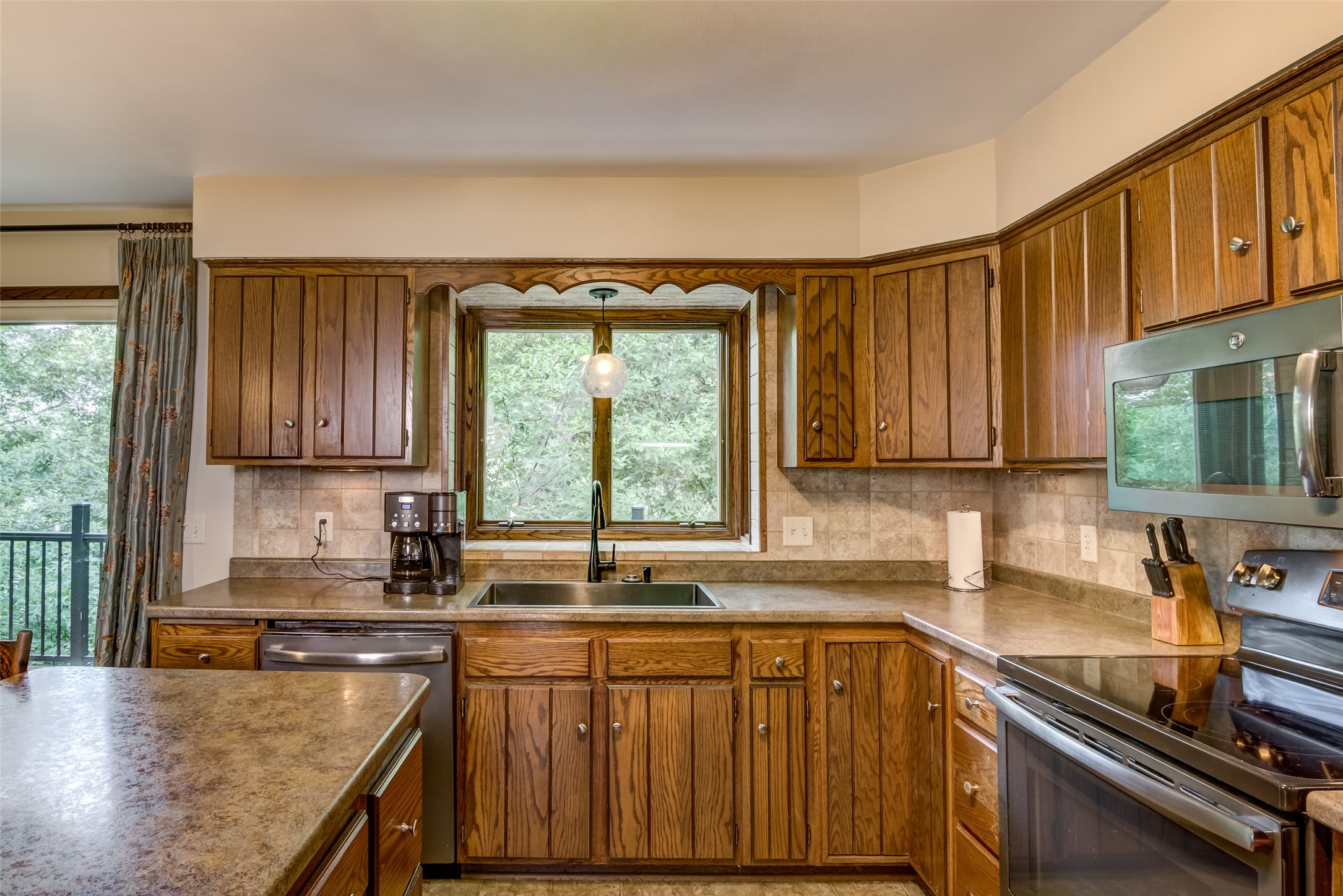 608 Manor Court Property Photo 8