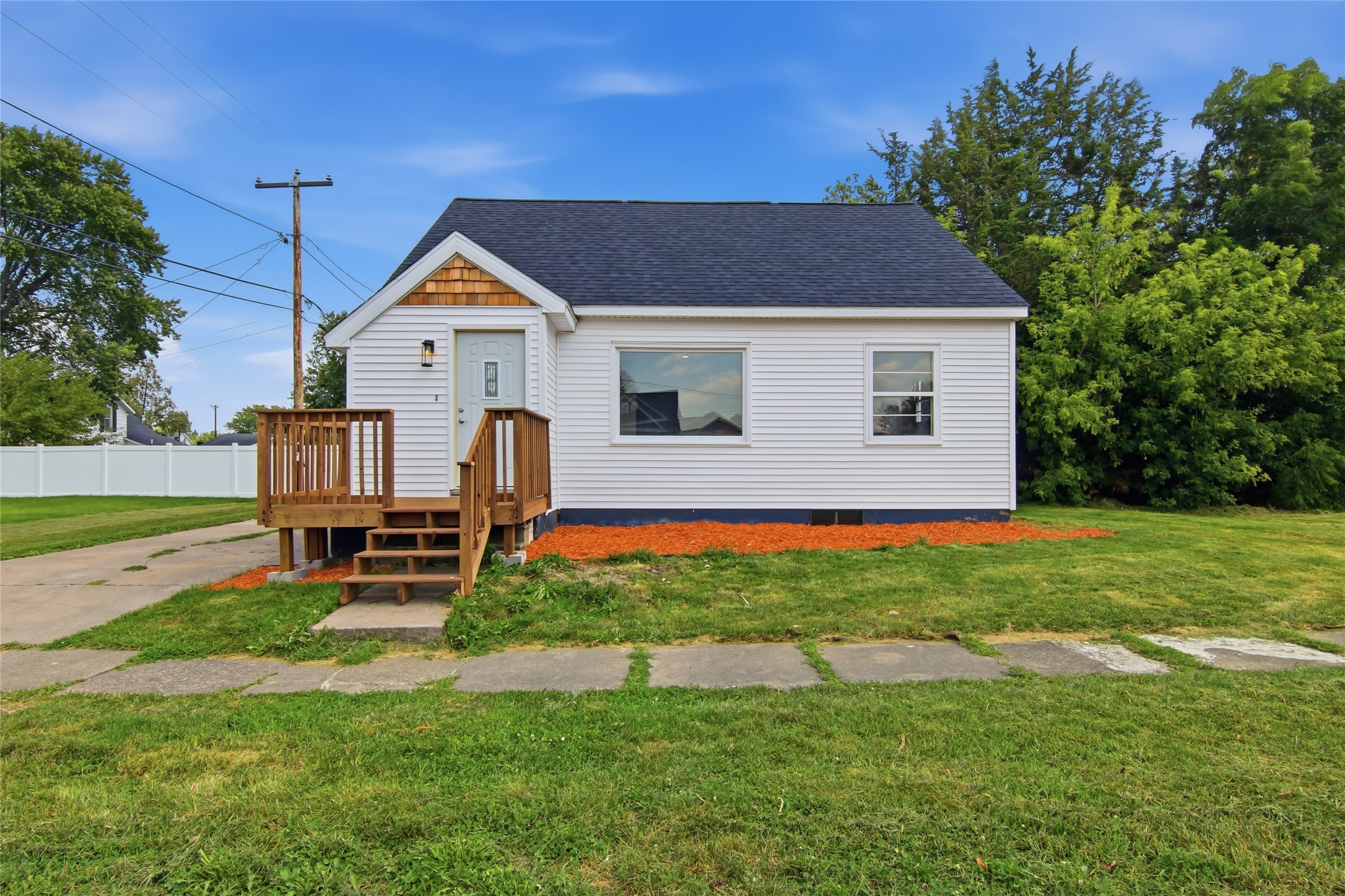 124 S Victory Street Property Photo 3