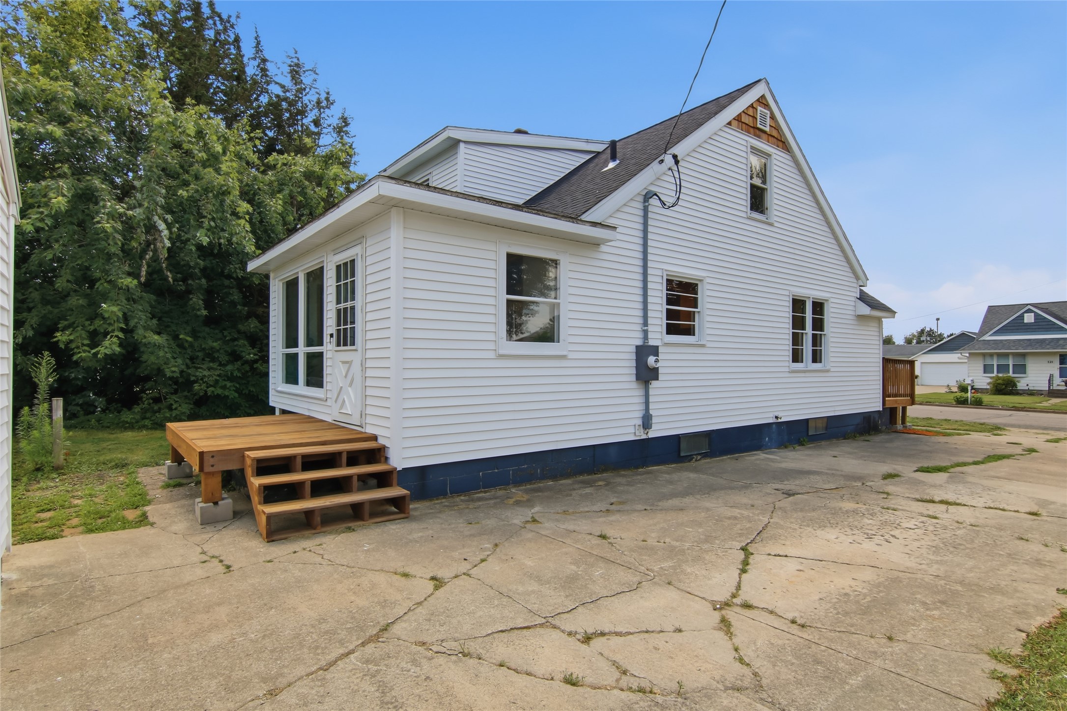 124 S Victory Street Property Photo 4