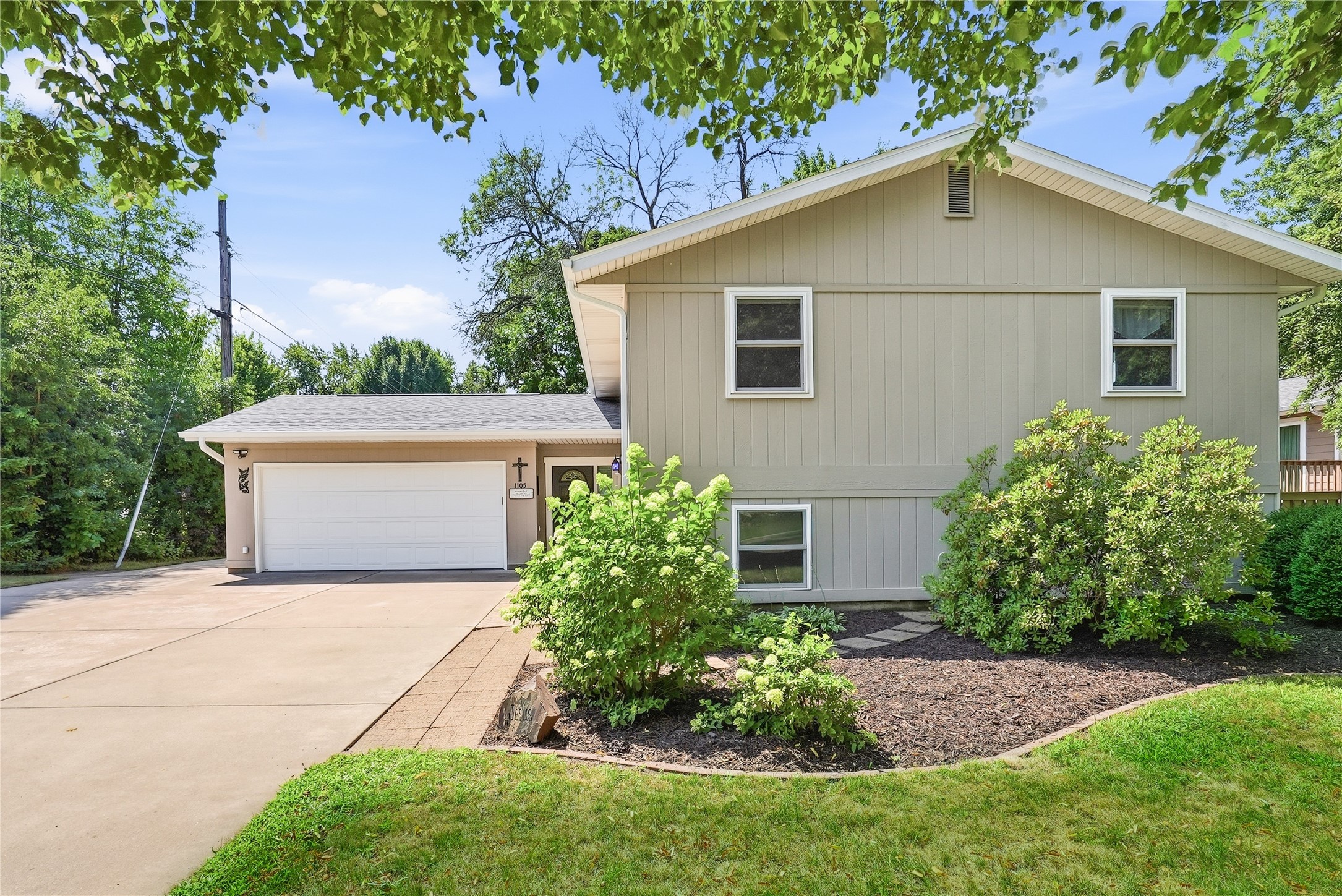 1105 Barry Avenue Property Photo 1