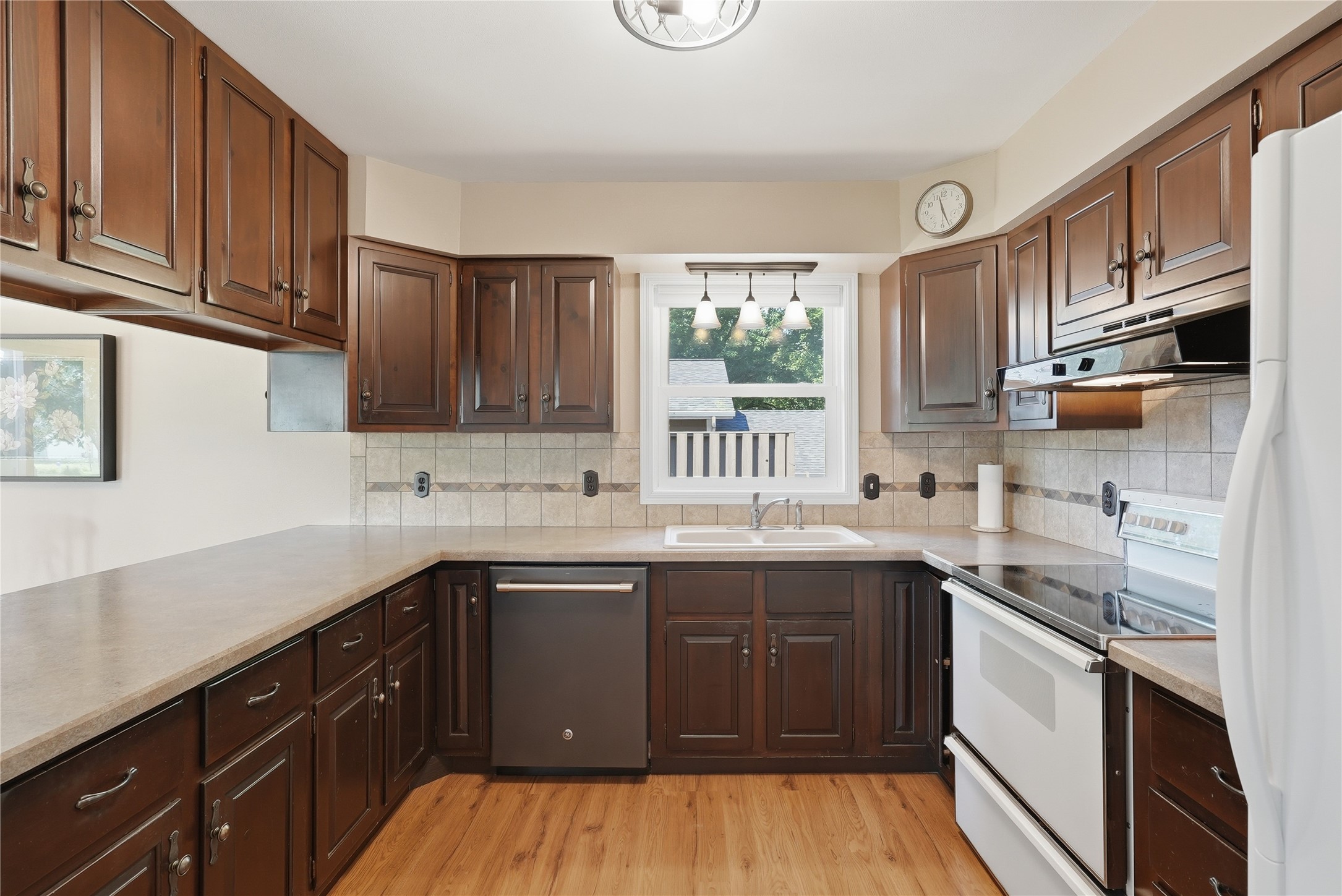 1105 Barry Avenue Property Photo 6