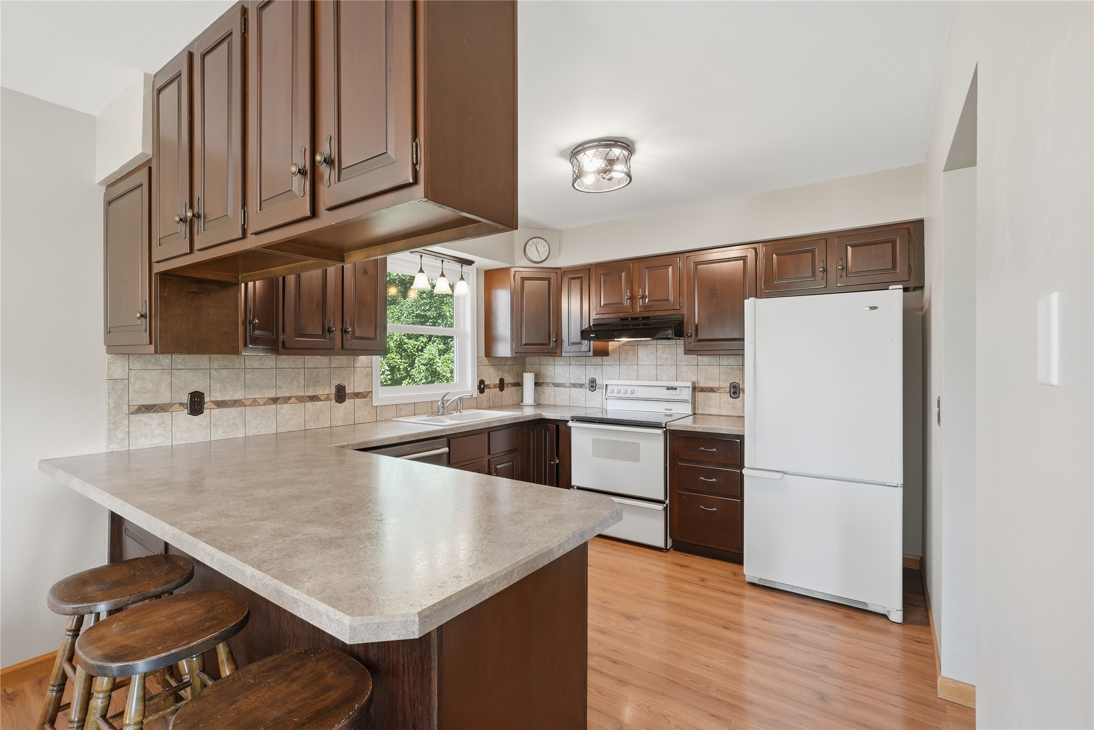 1105 Barry Avenue Property Photo 7