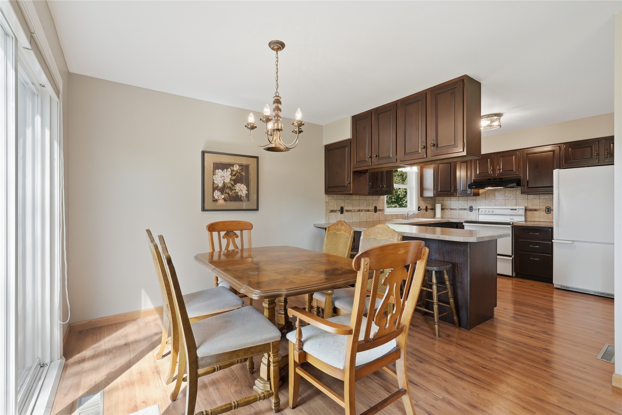 1105 Barry Avenue Property Photo 8