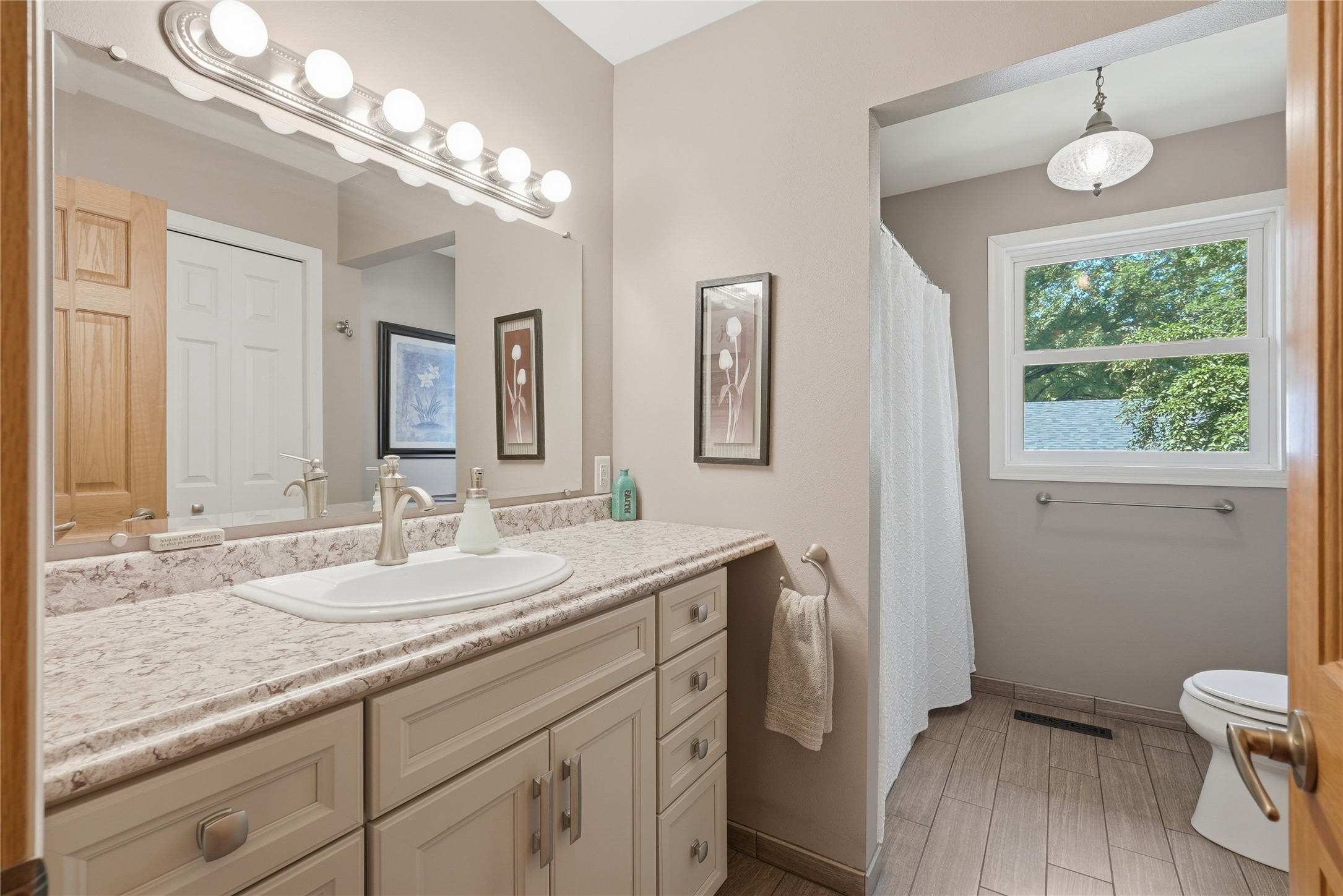 1105 Barry Avenue Property Photo 16