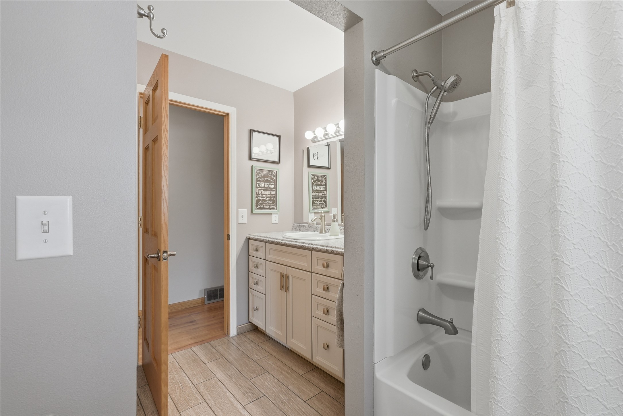 1105 Barry Avenue Property Photo 17