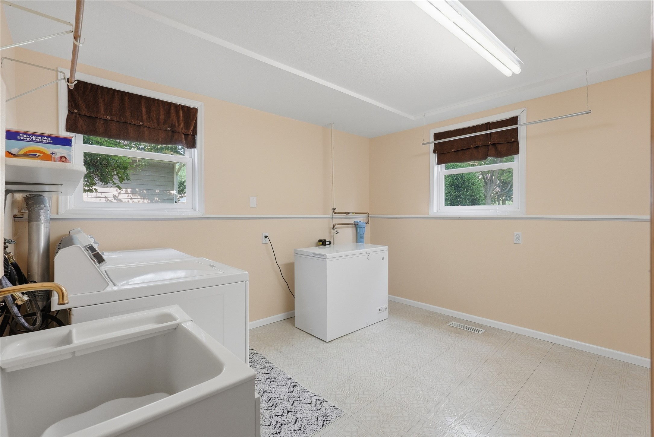 1105 Barry Avenue Property Photo 24