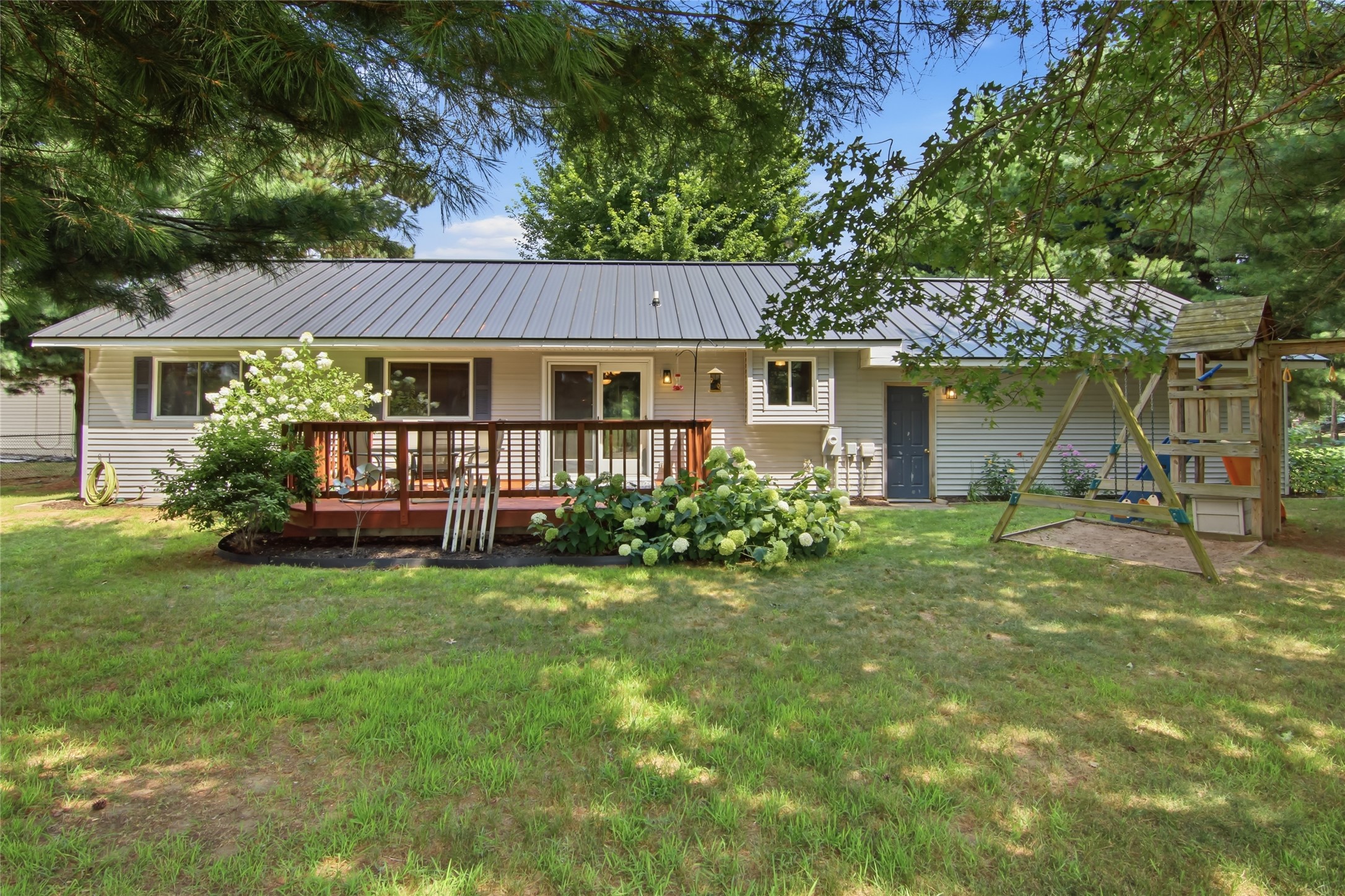 6903 Julius Drive Property Photo 4