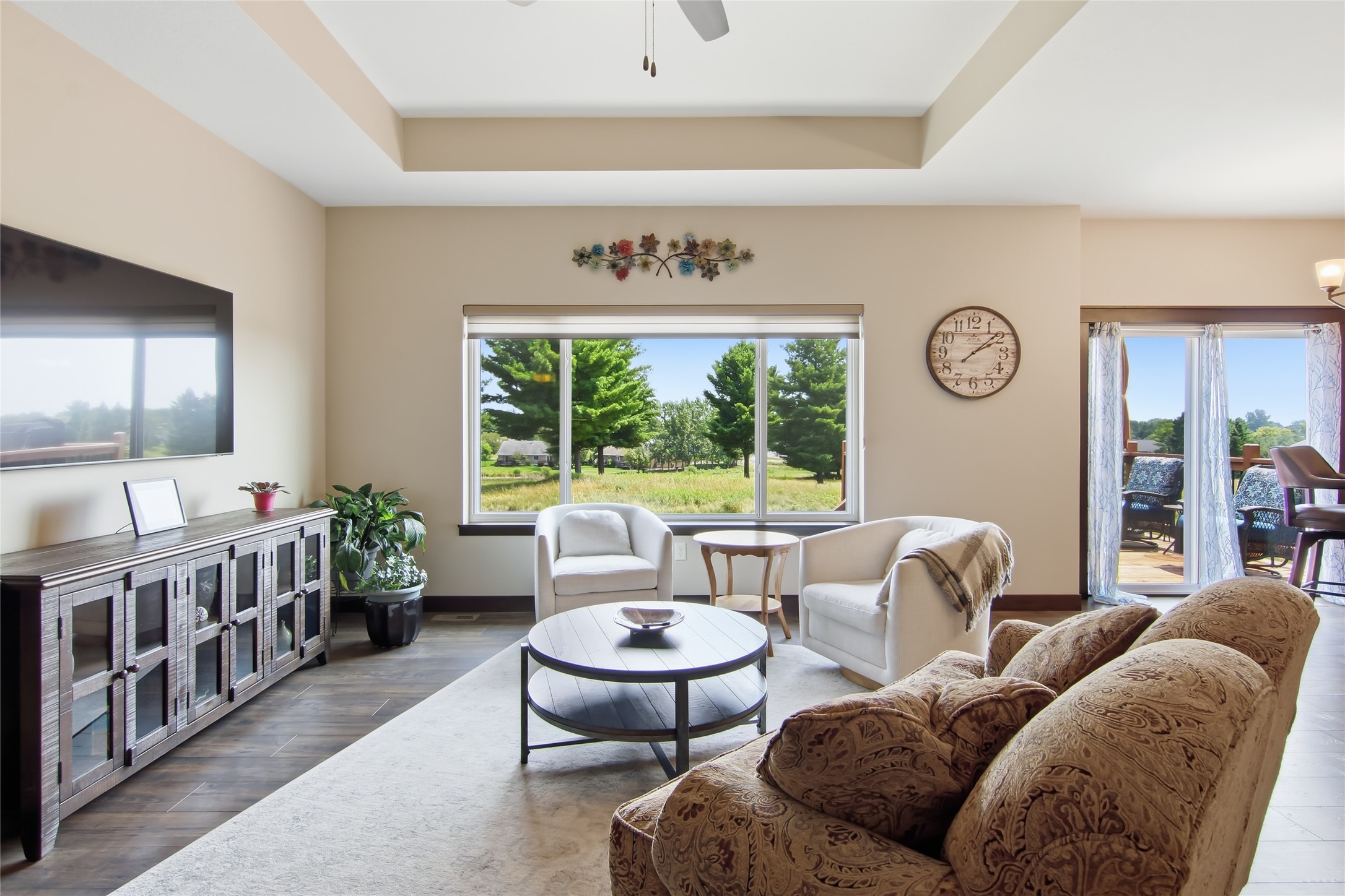 1835 Willow Creek Parkway Property Photo 4