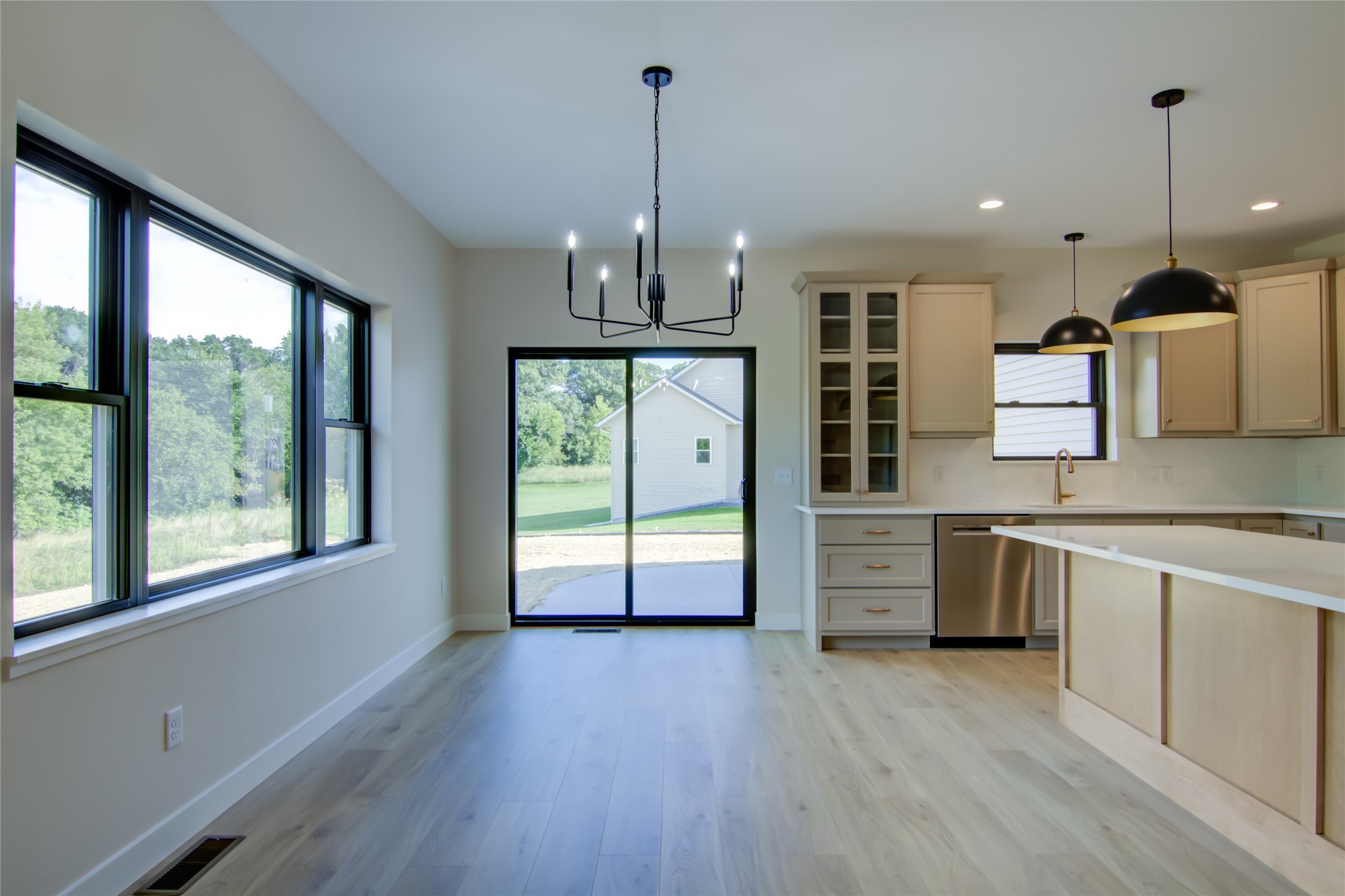 380 Roma Street Property Photo 13