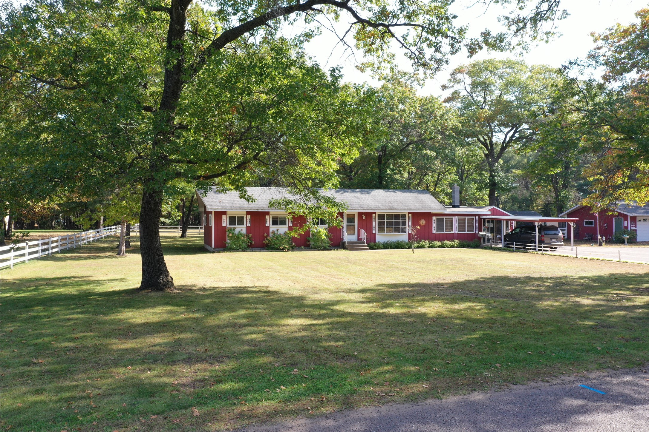 616 Nelson Street N Property Photo 1