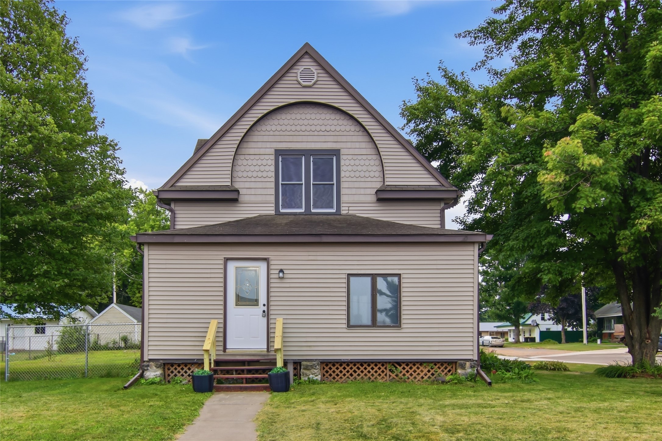 810 E La Salle Avenue Property Photo 1
