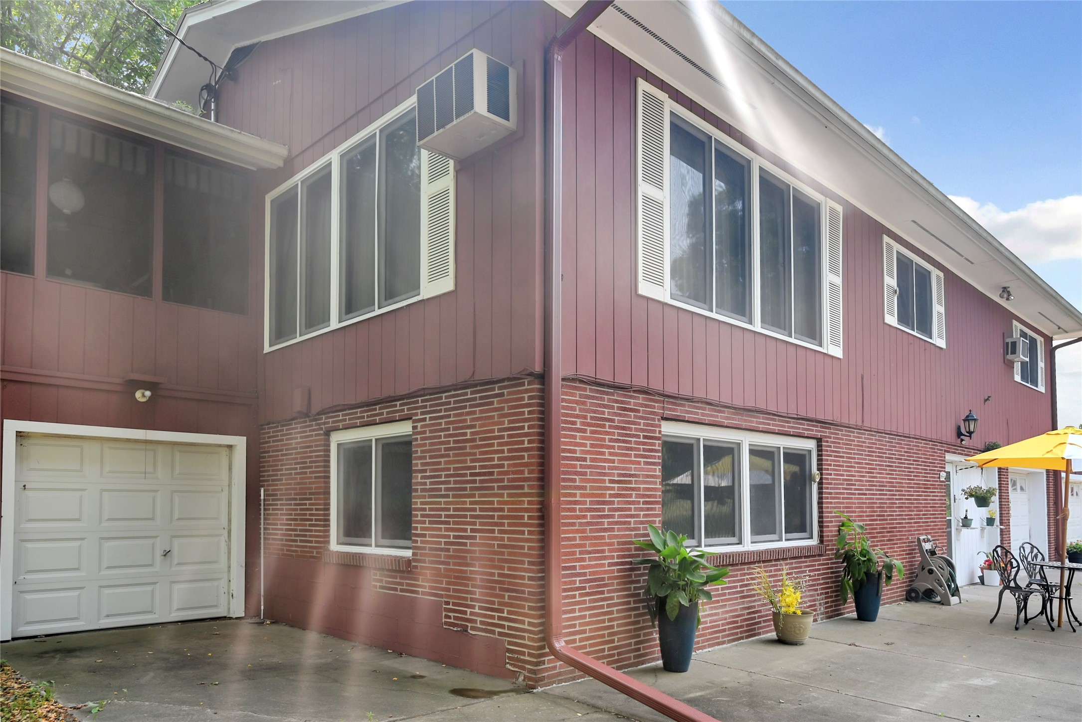 405 Oakwood Drive Property Photo 3