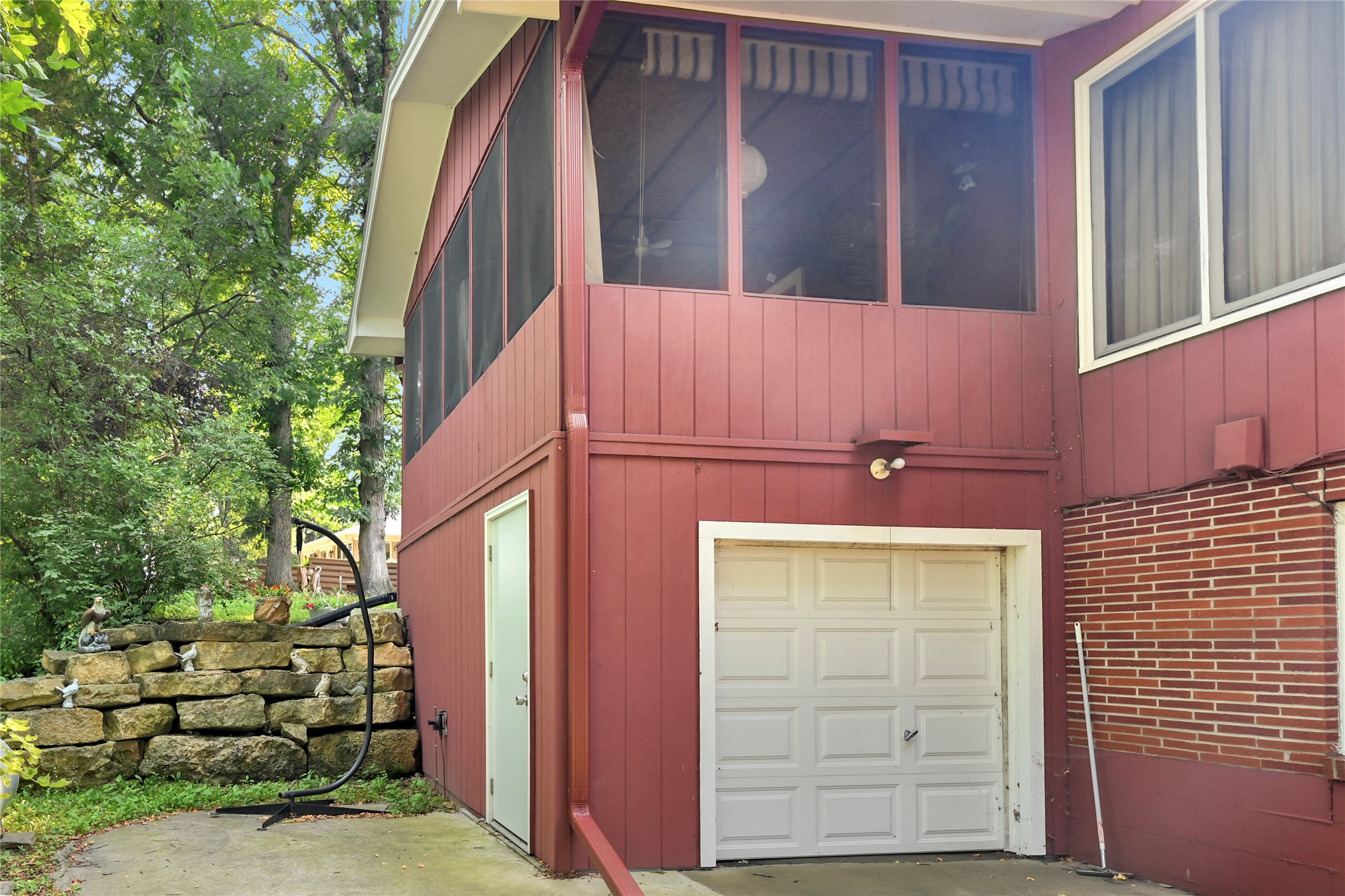 405 Oakwood Drive Property Photo 4
