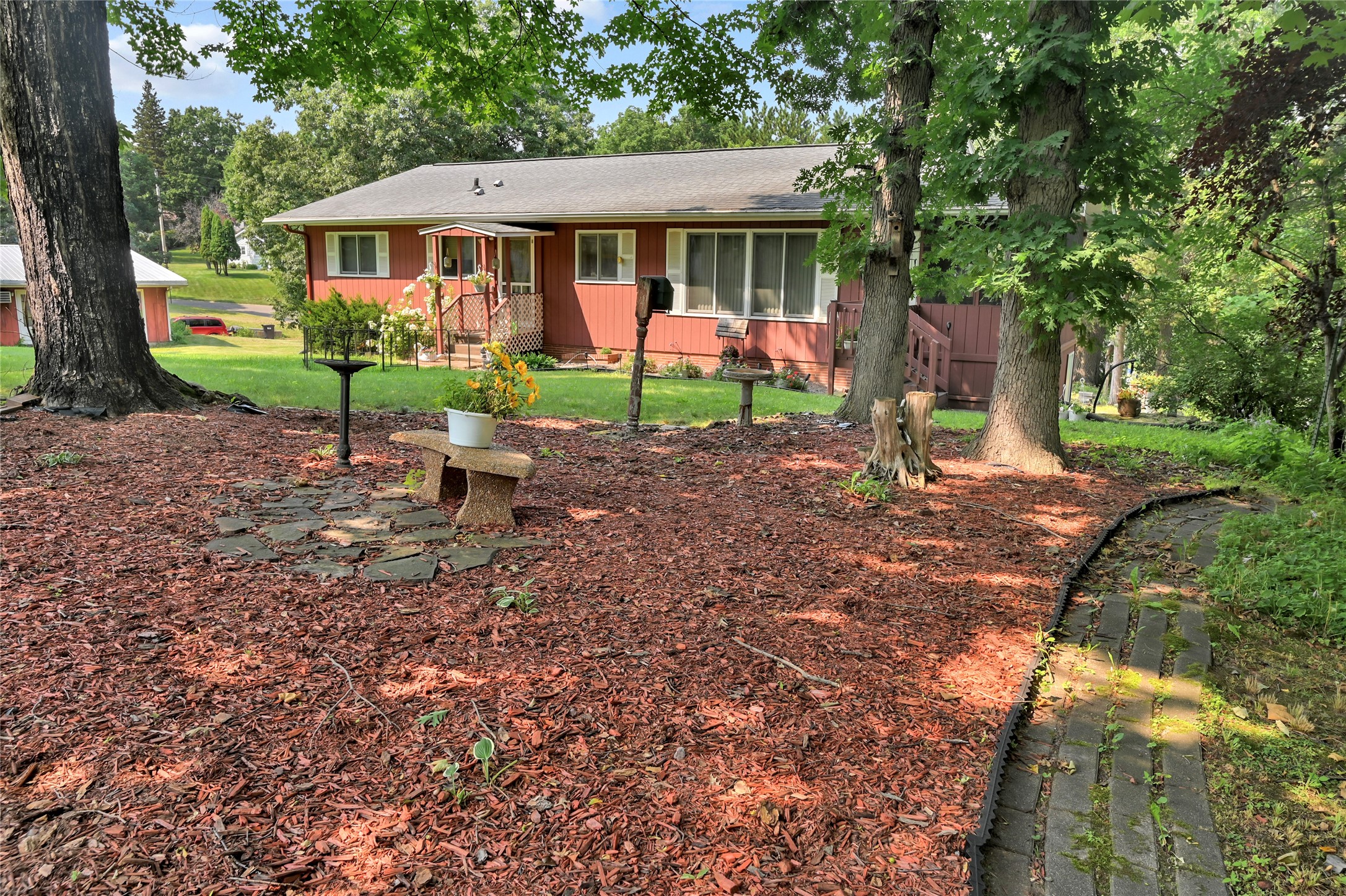 405 Oakwood Drive Property Photo 5