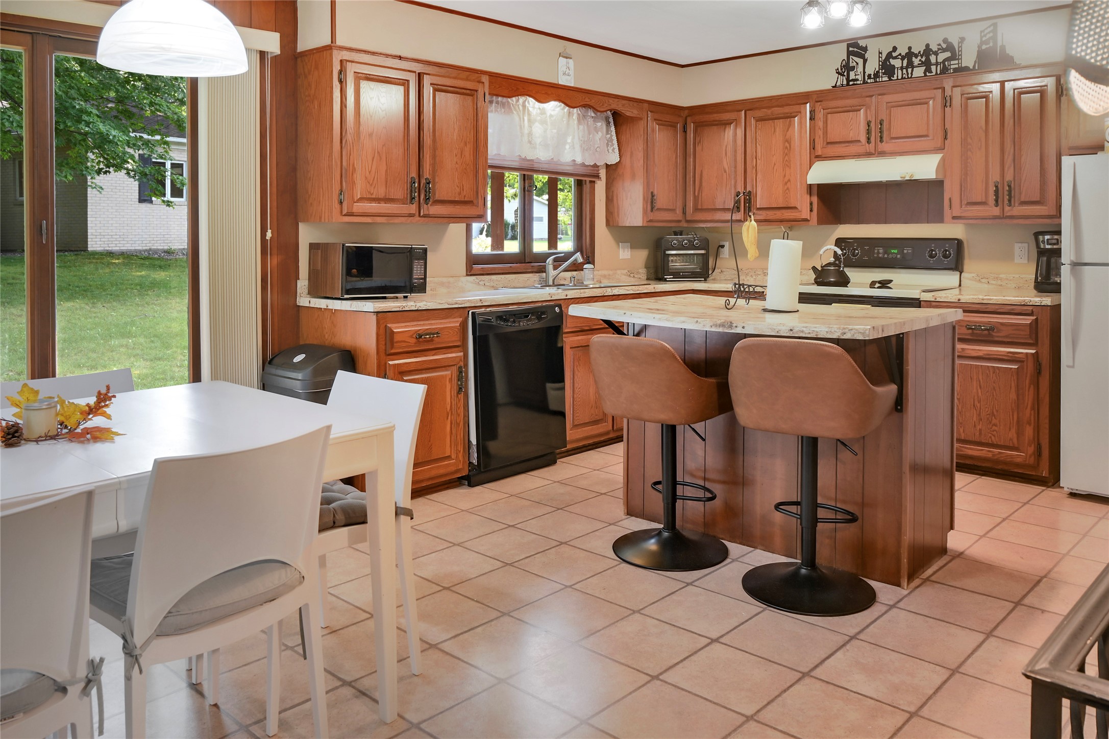 405 Oakwood Drive Property Photo 14